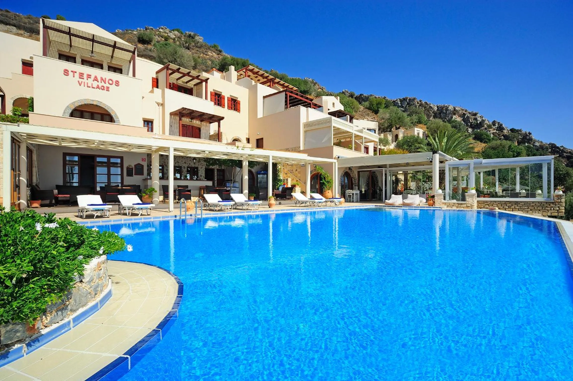 Restaurant/places to eat in Stefanos Village Hotel
