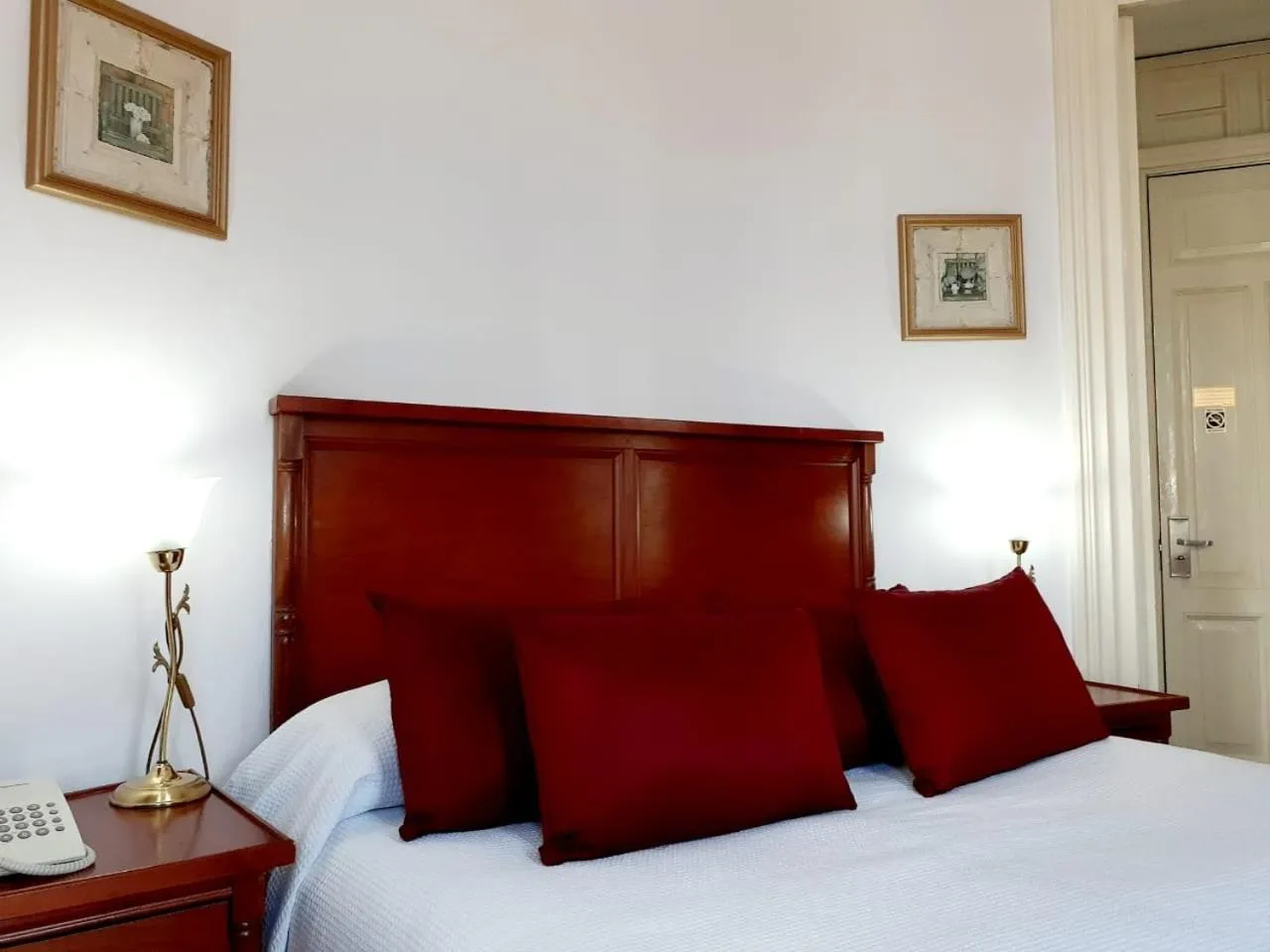 Bed in Hotel Benevento