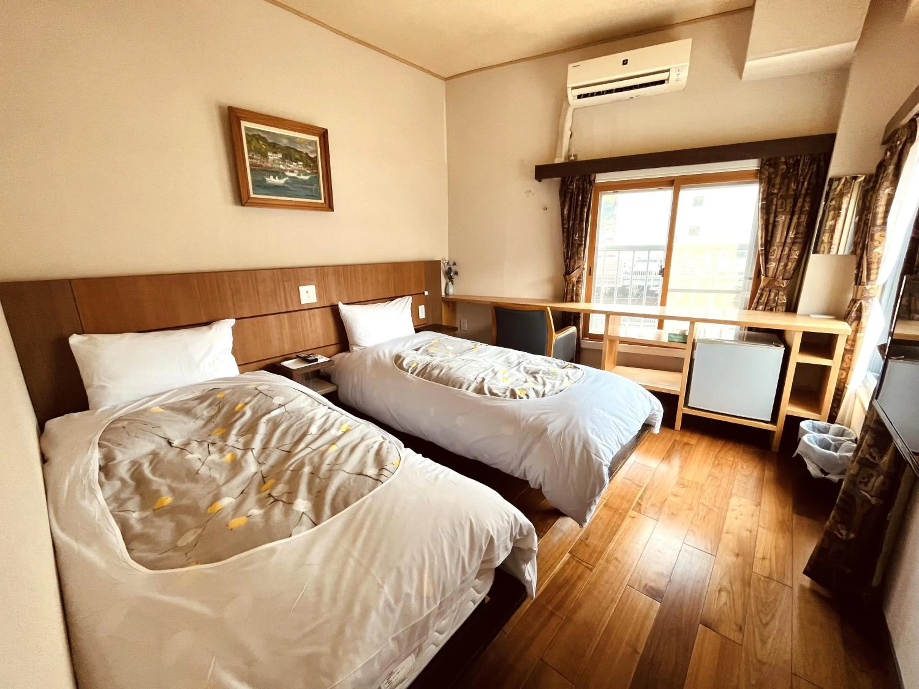 Bed in Izu-no-umi Hotel