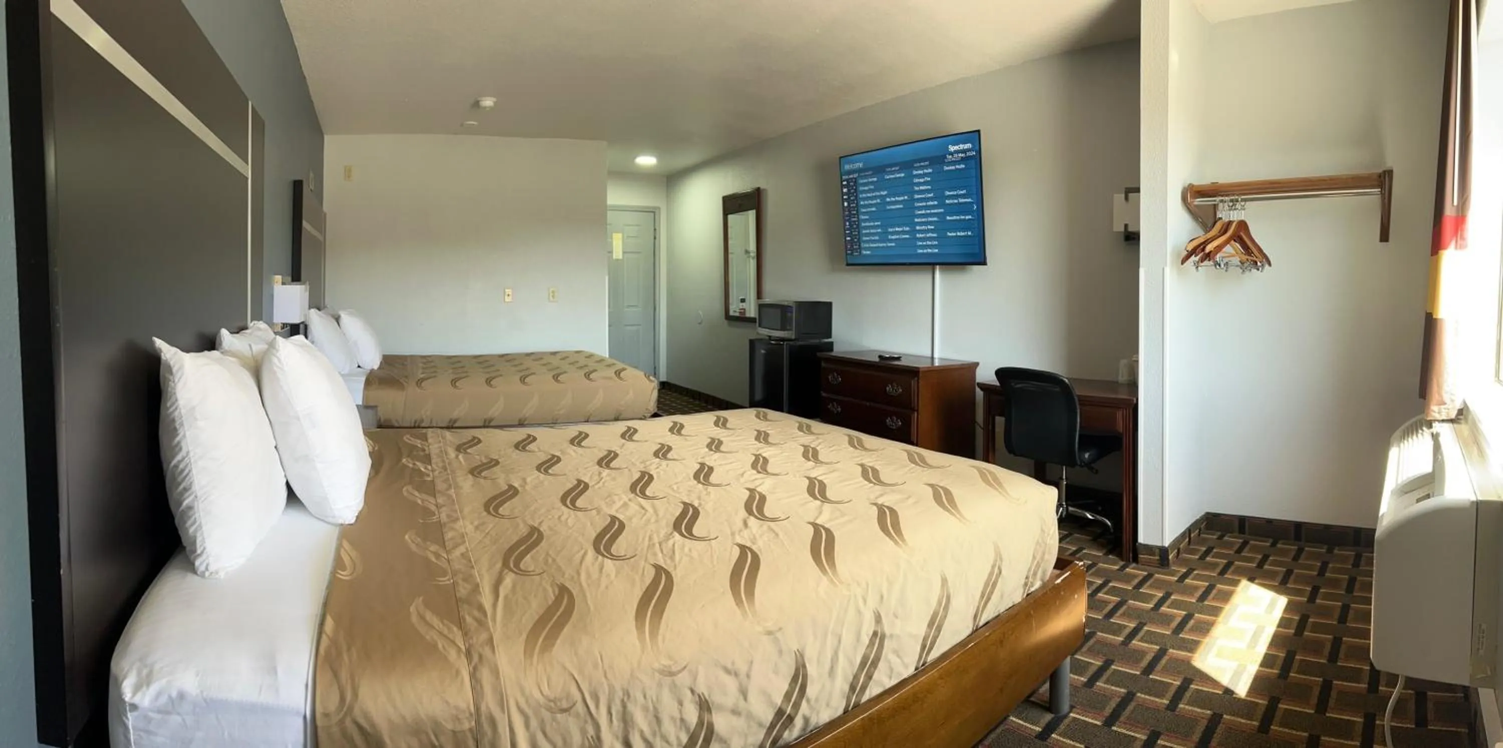 Bed in Americas Best Value Inn and Suites Albemarle