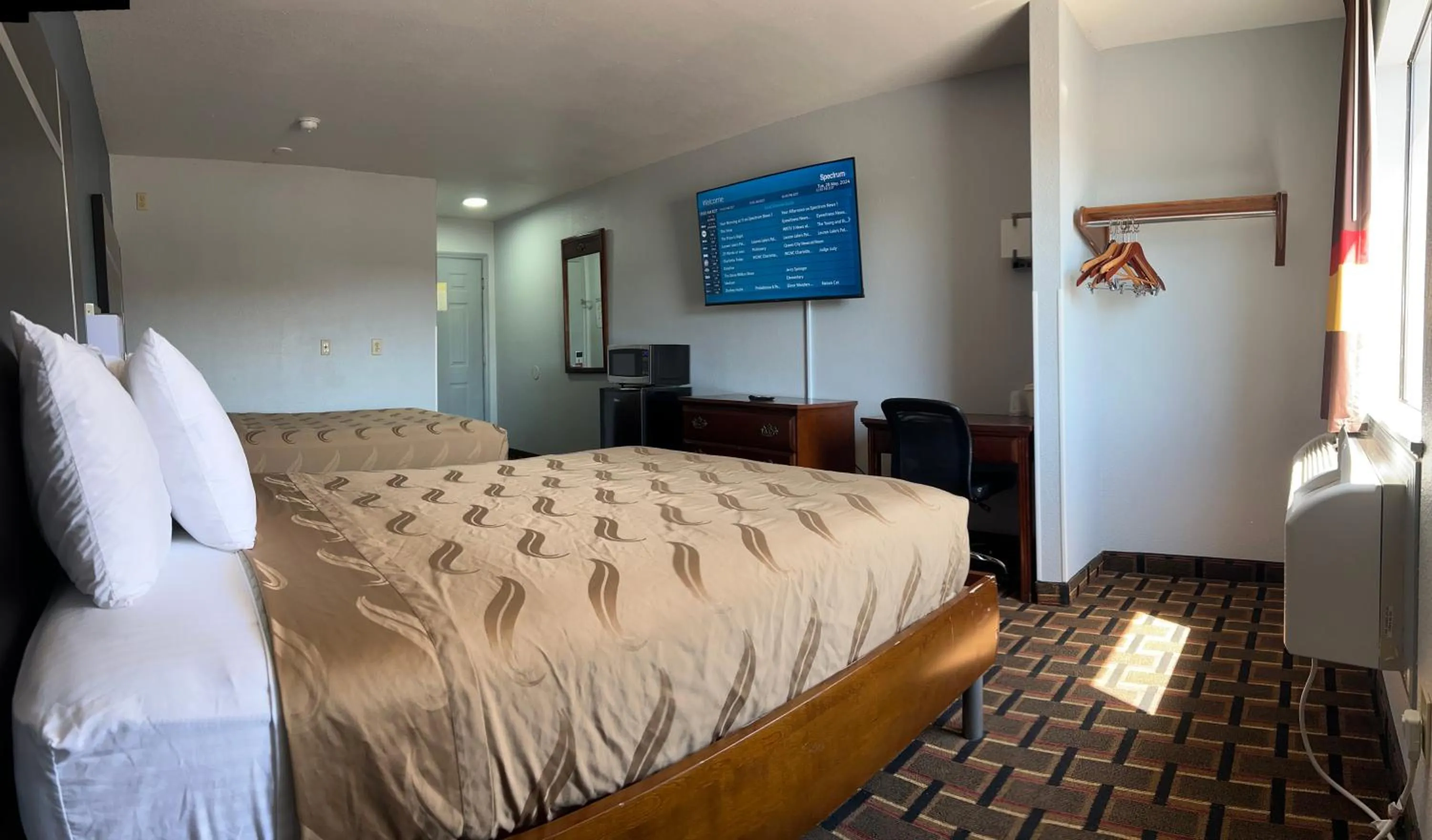 Bed in Americas Best Value Inn and Suites Albemarle