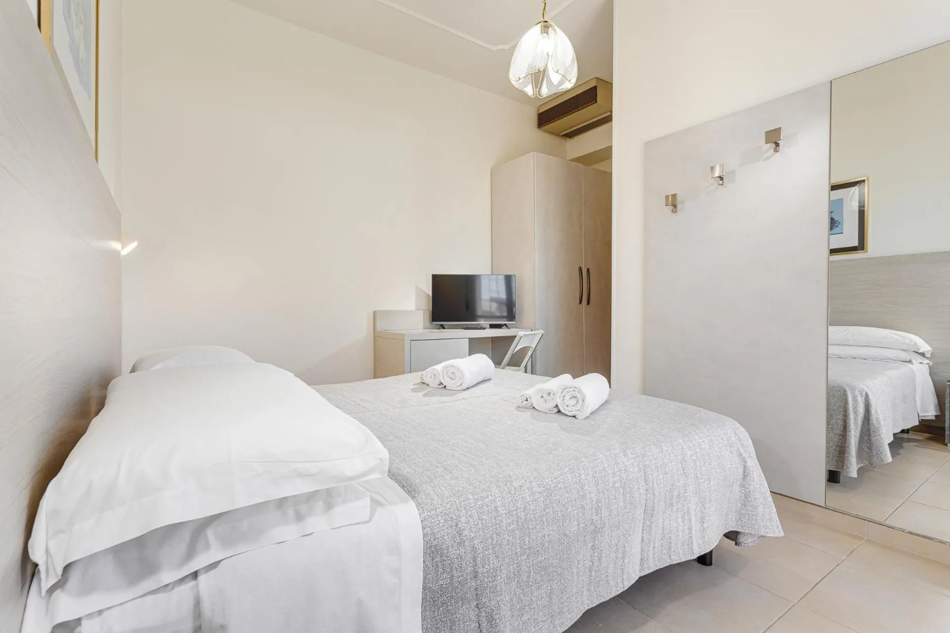 Decorative detail, Bed in Hotel Caesar