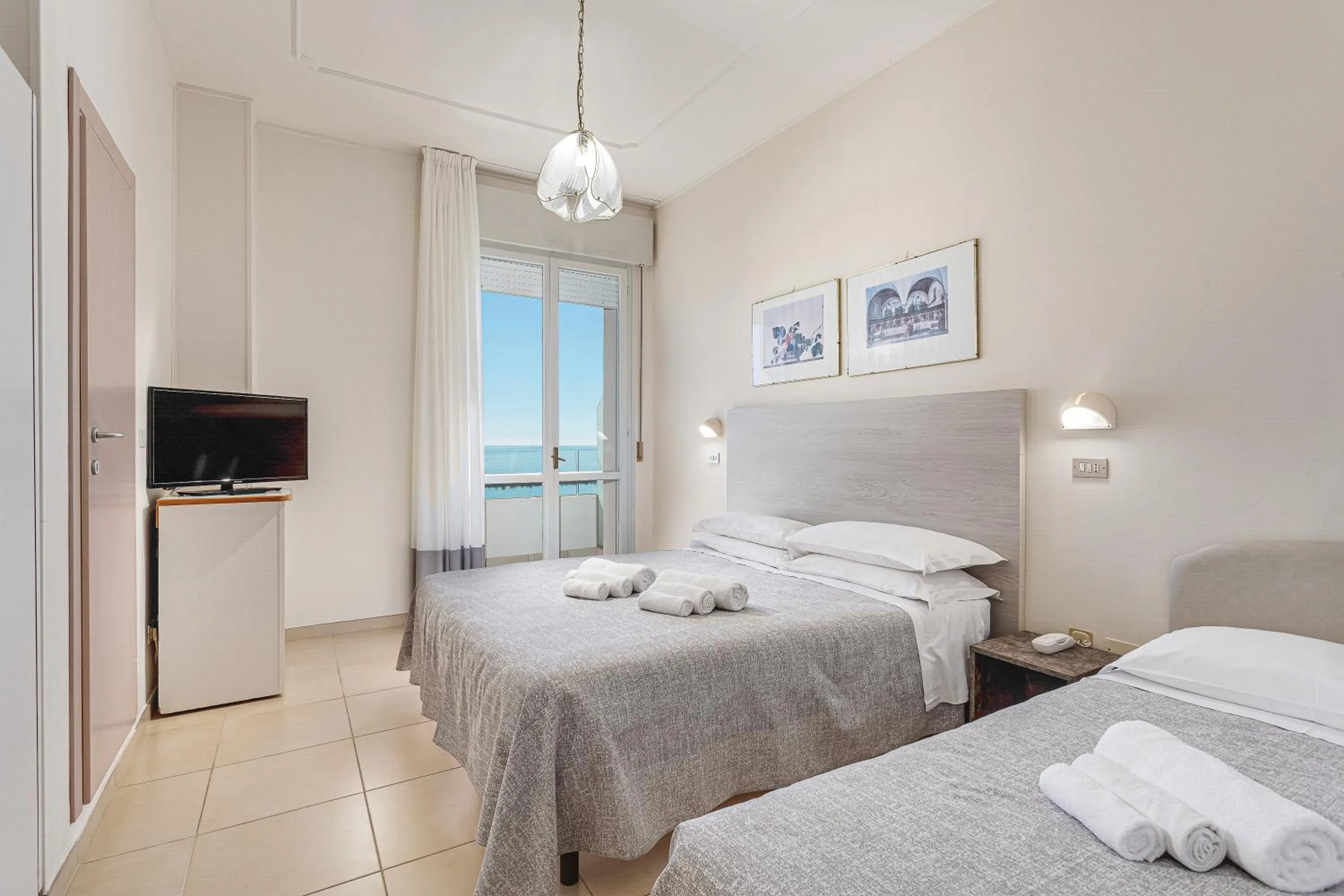 Photo of the whole room, Bed in Hotel Caesar