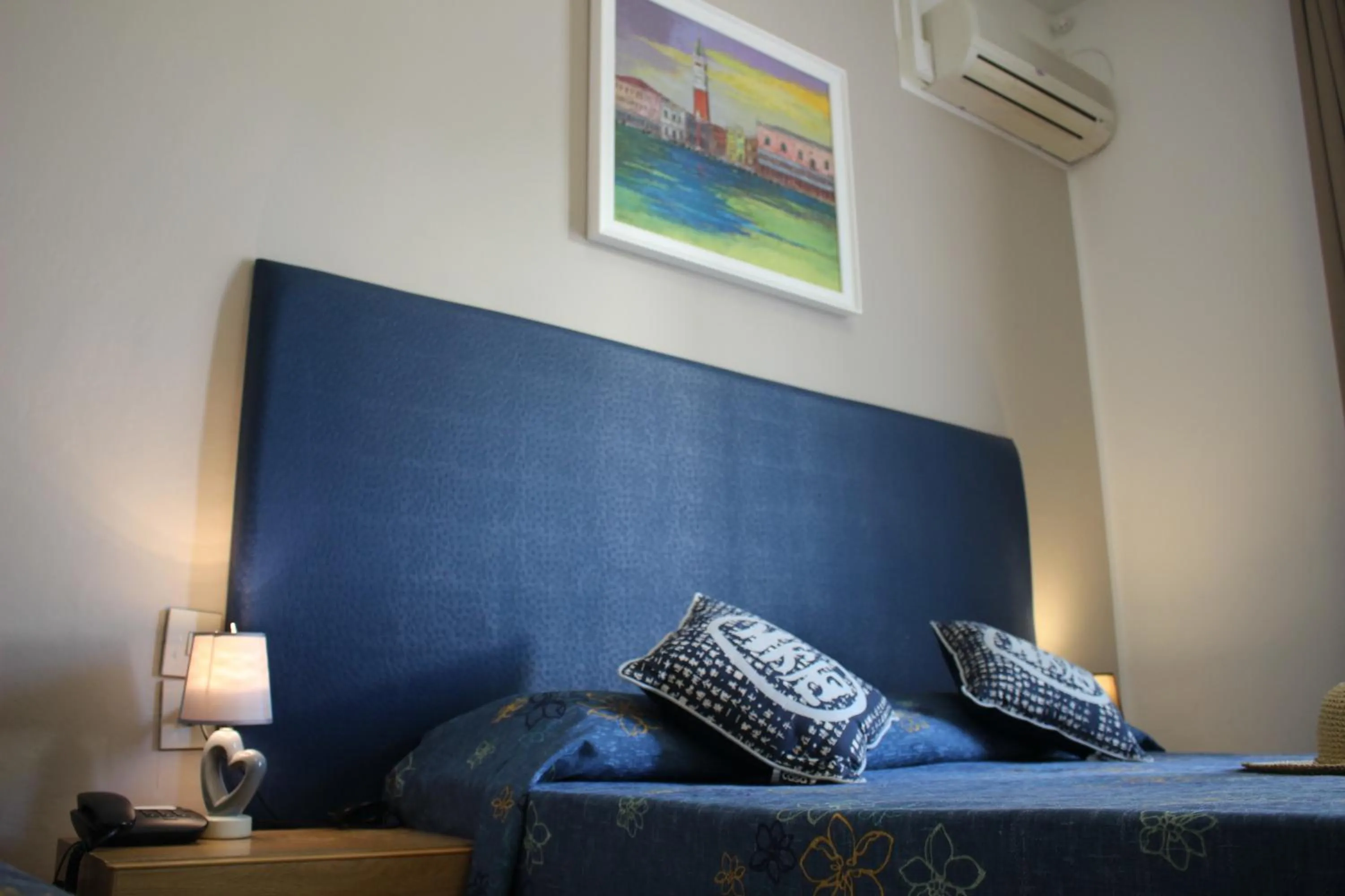 Bed in Hotel Danubio