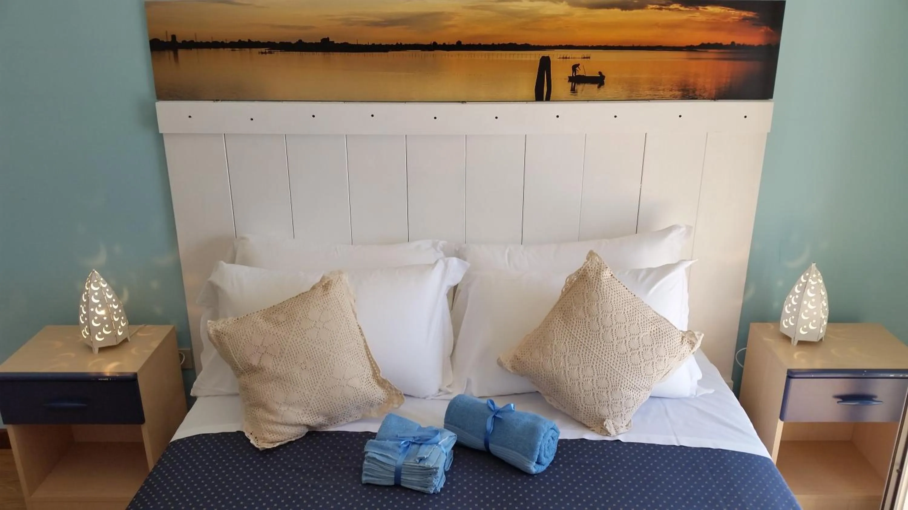 Shower, Bed in Hotel Danubio