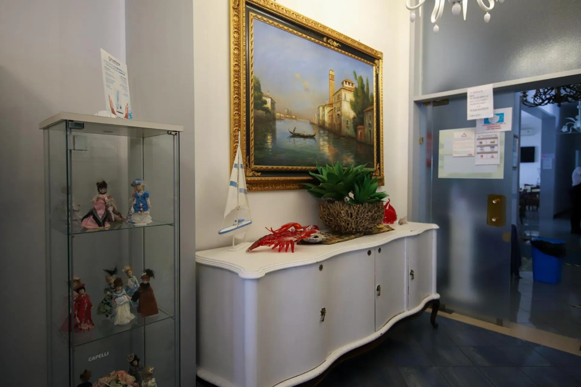 On-site shops in Hotel Danubio