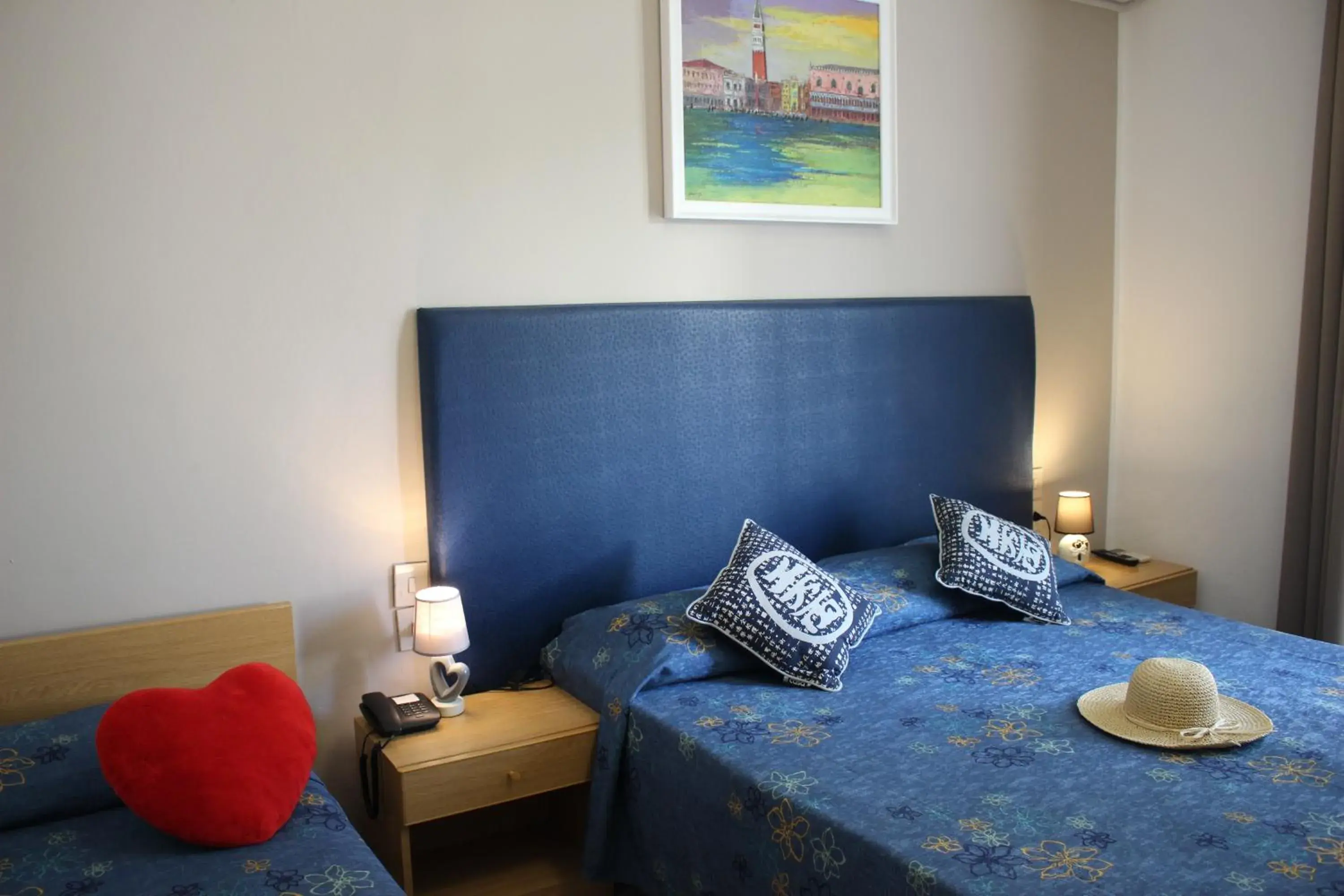 Triple Room in Hotel Danubio Triple Room in Hotel Danubio