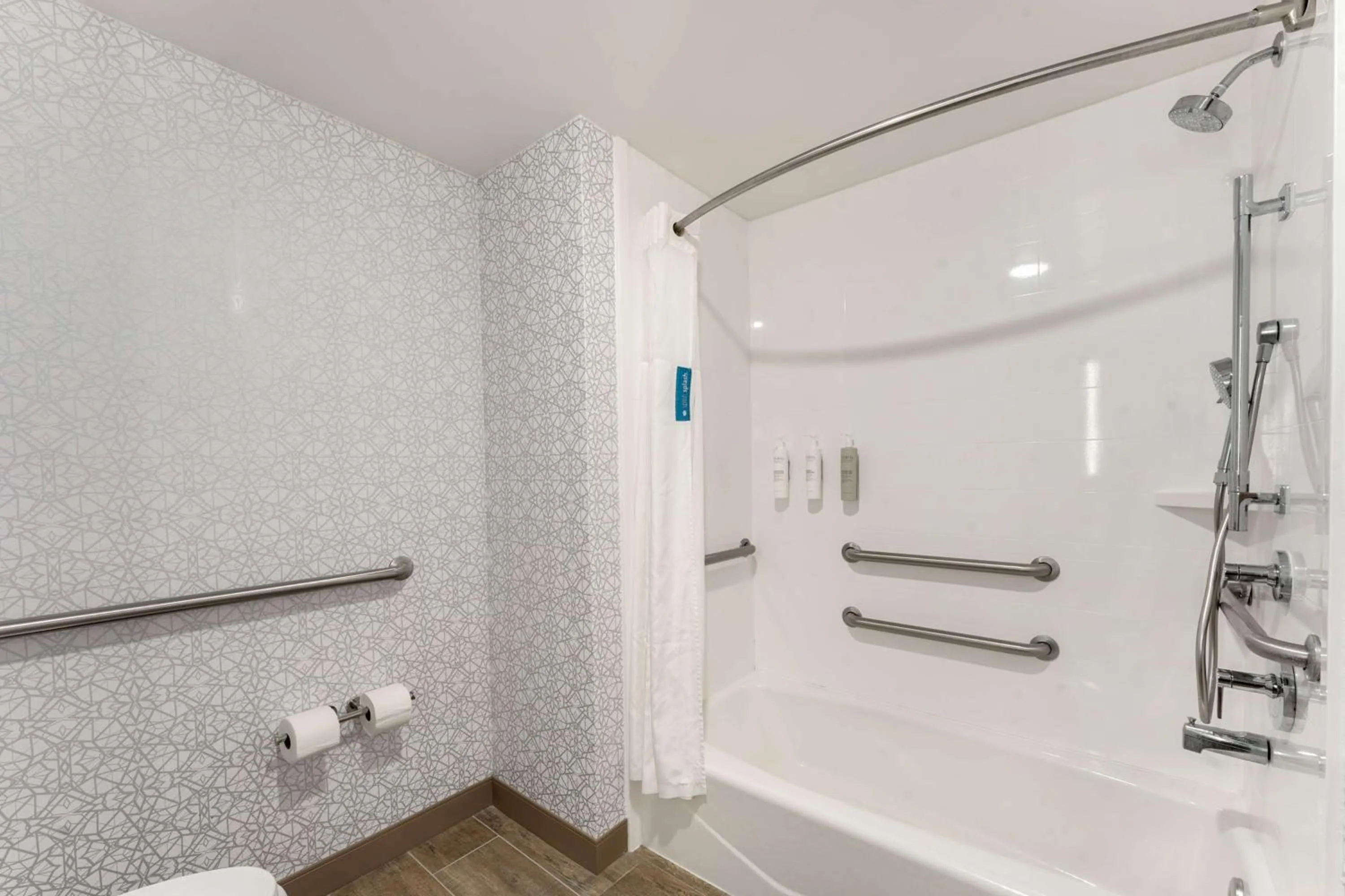 Bathroom in Hampton Inn Milford