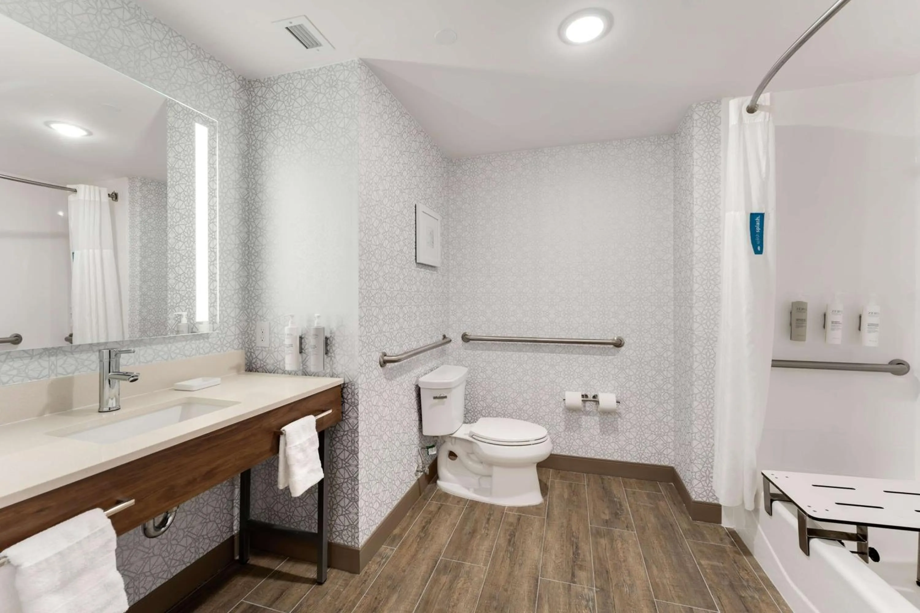 Bathroom in Hampton Inn Milford