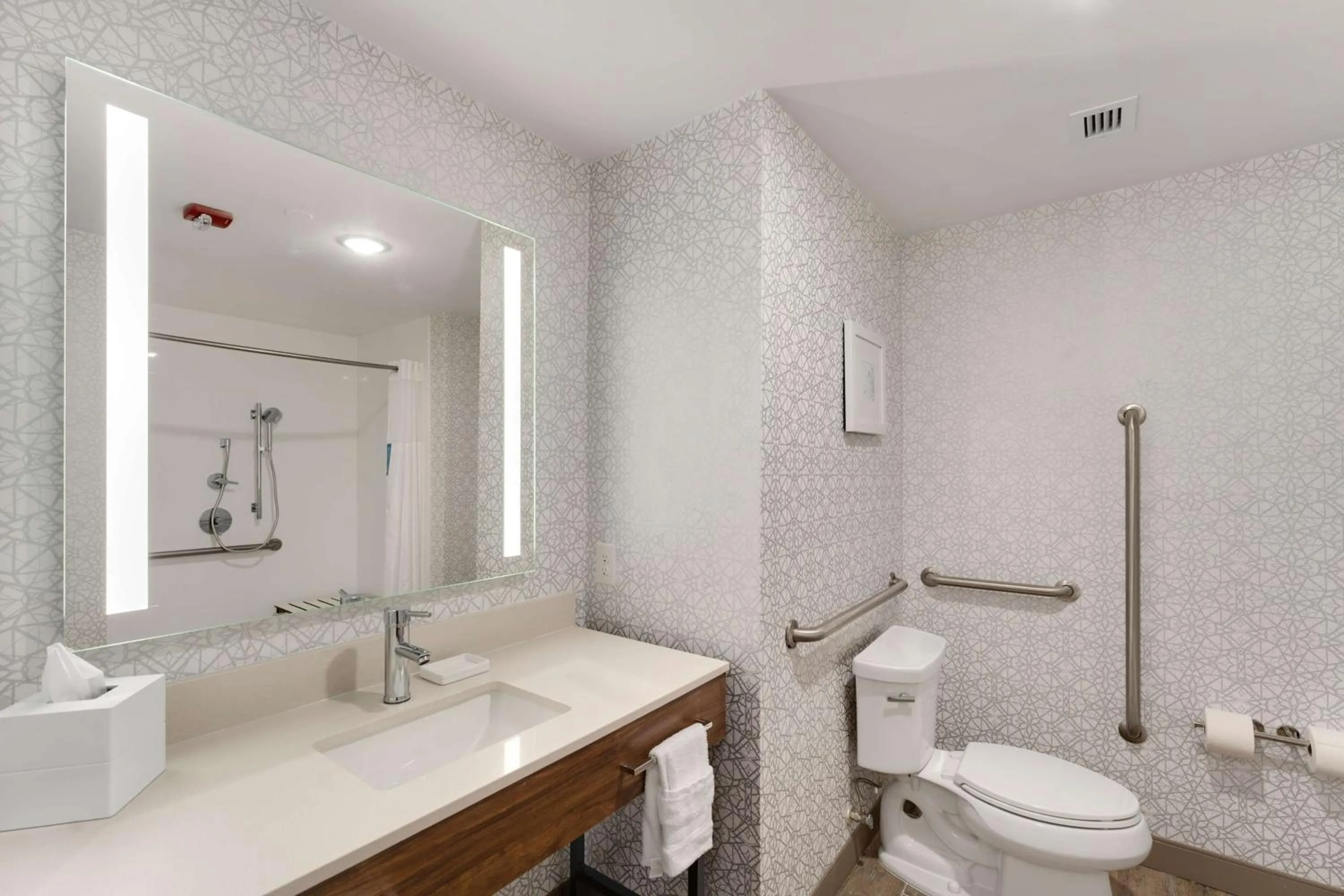 Bathroom in Hampton Inn Milford