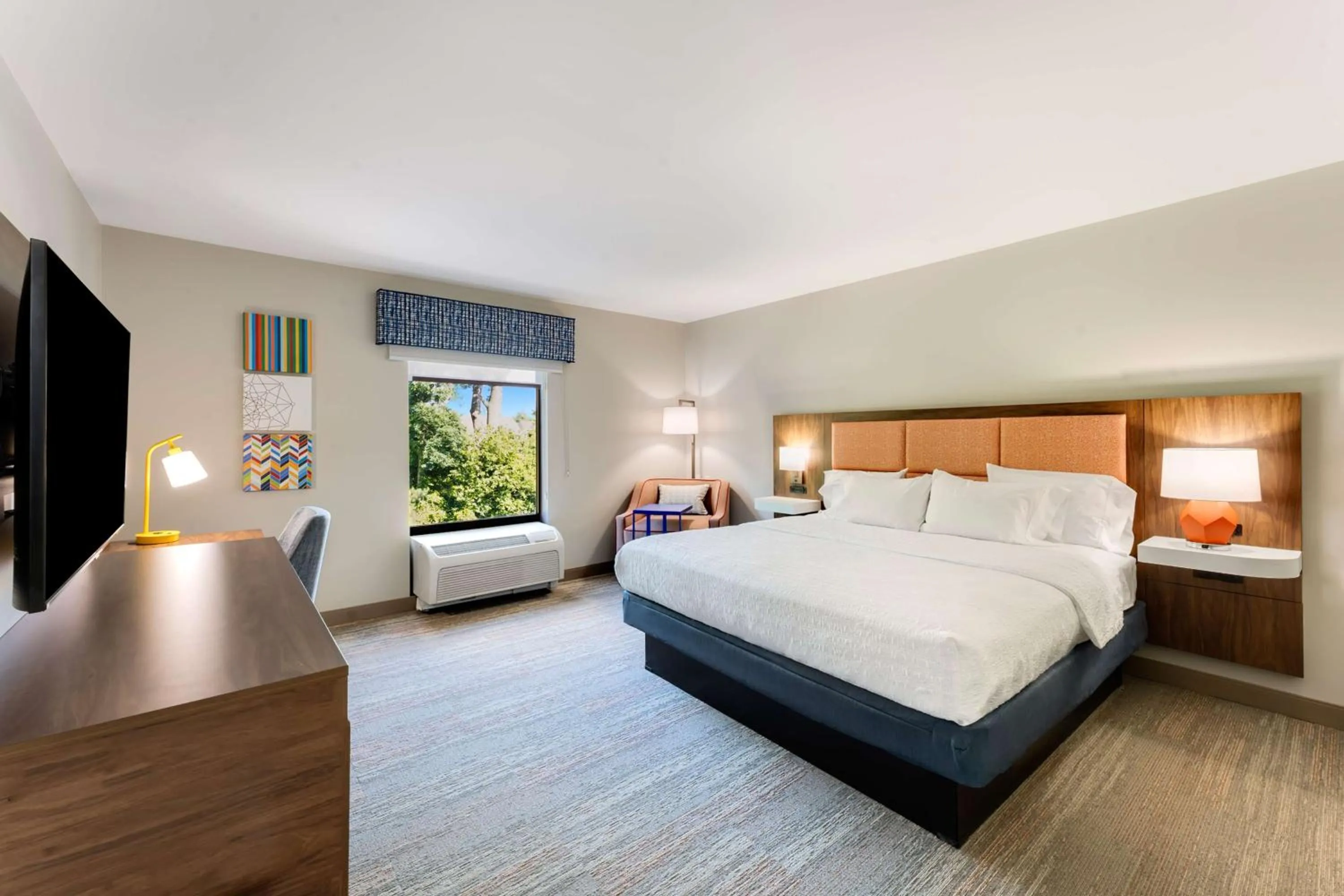 Bed in Hampton Inn Milford