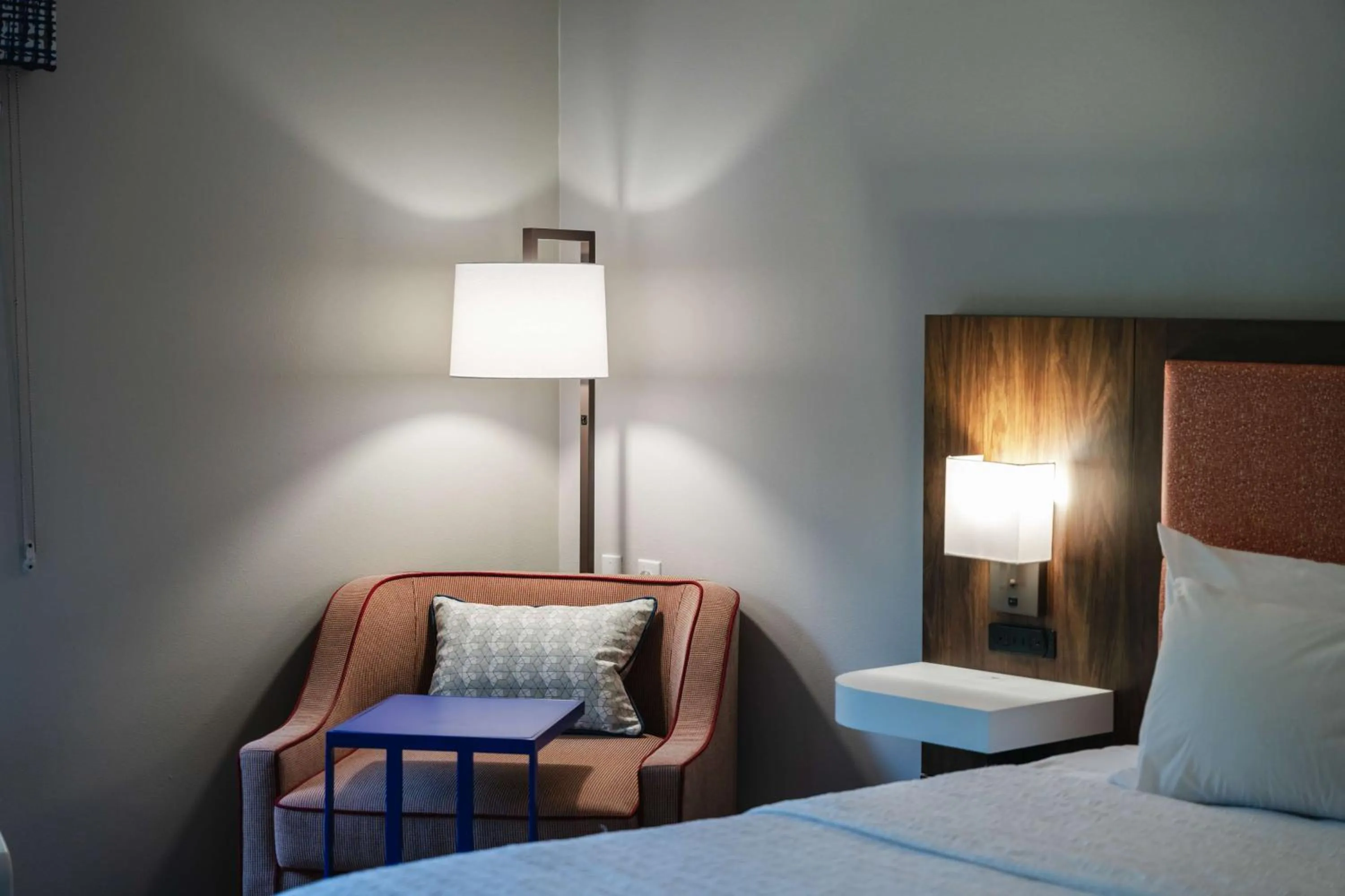 Photo of the whole room, Bed in Hampton Inn Milford