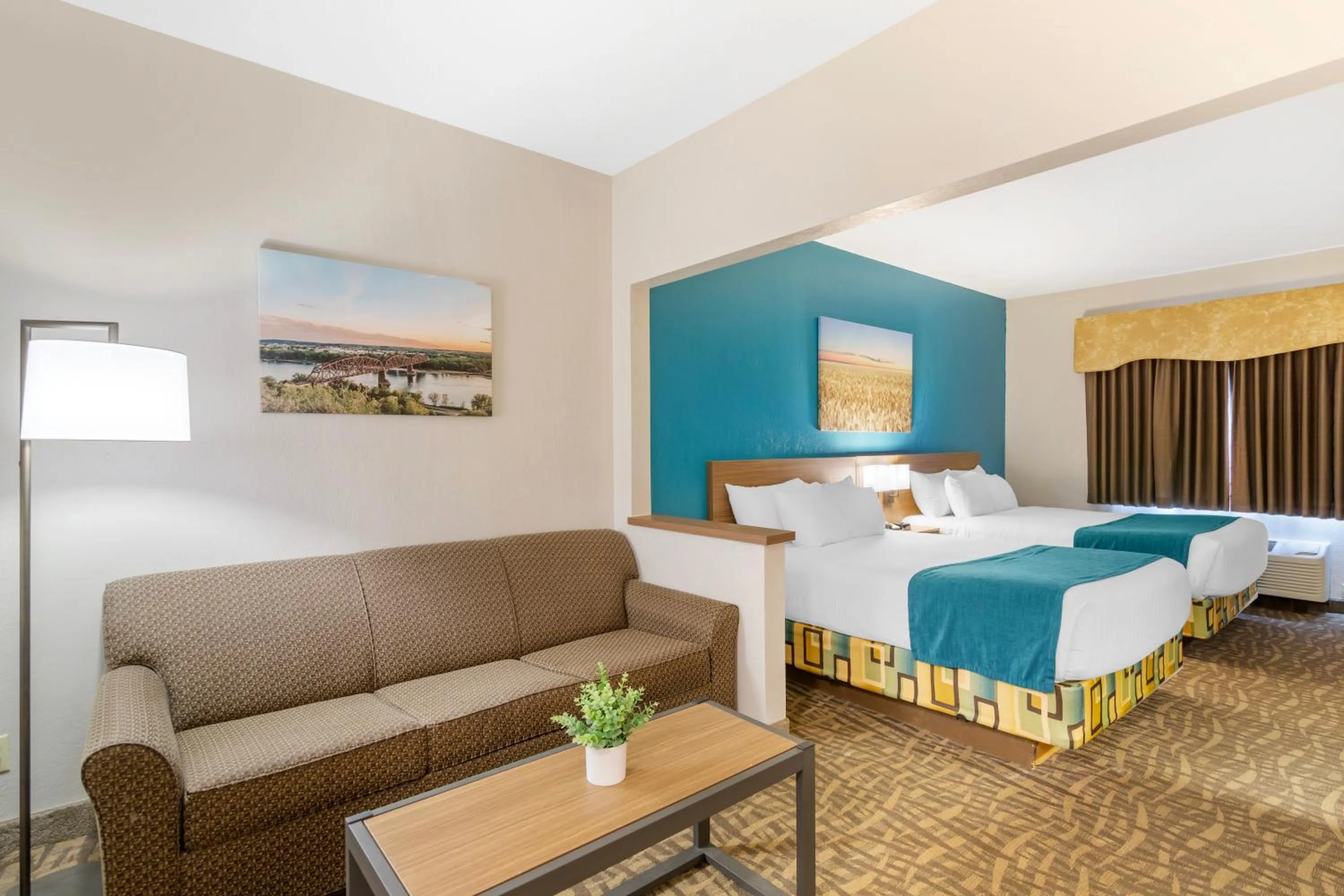 Seating area, Bed in EverSpring Suites