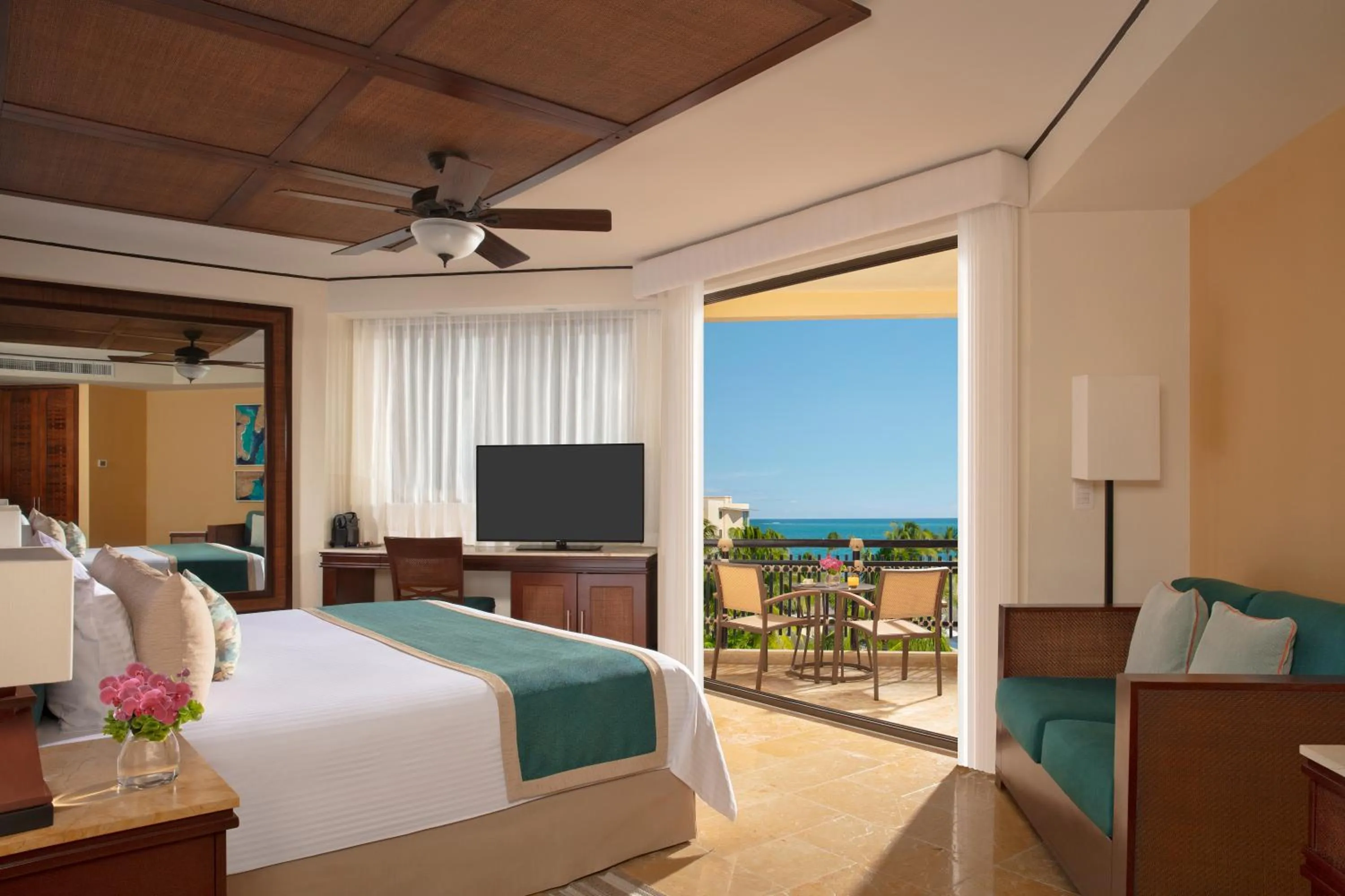 Balcony/Terrace, Bed in Dreams Riviera Cancun Resort & Spa - All Inclusive
