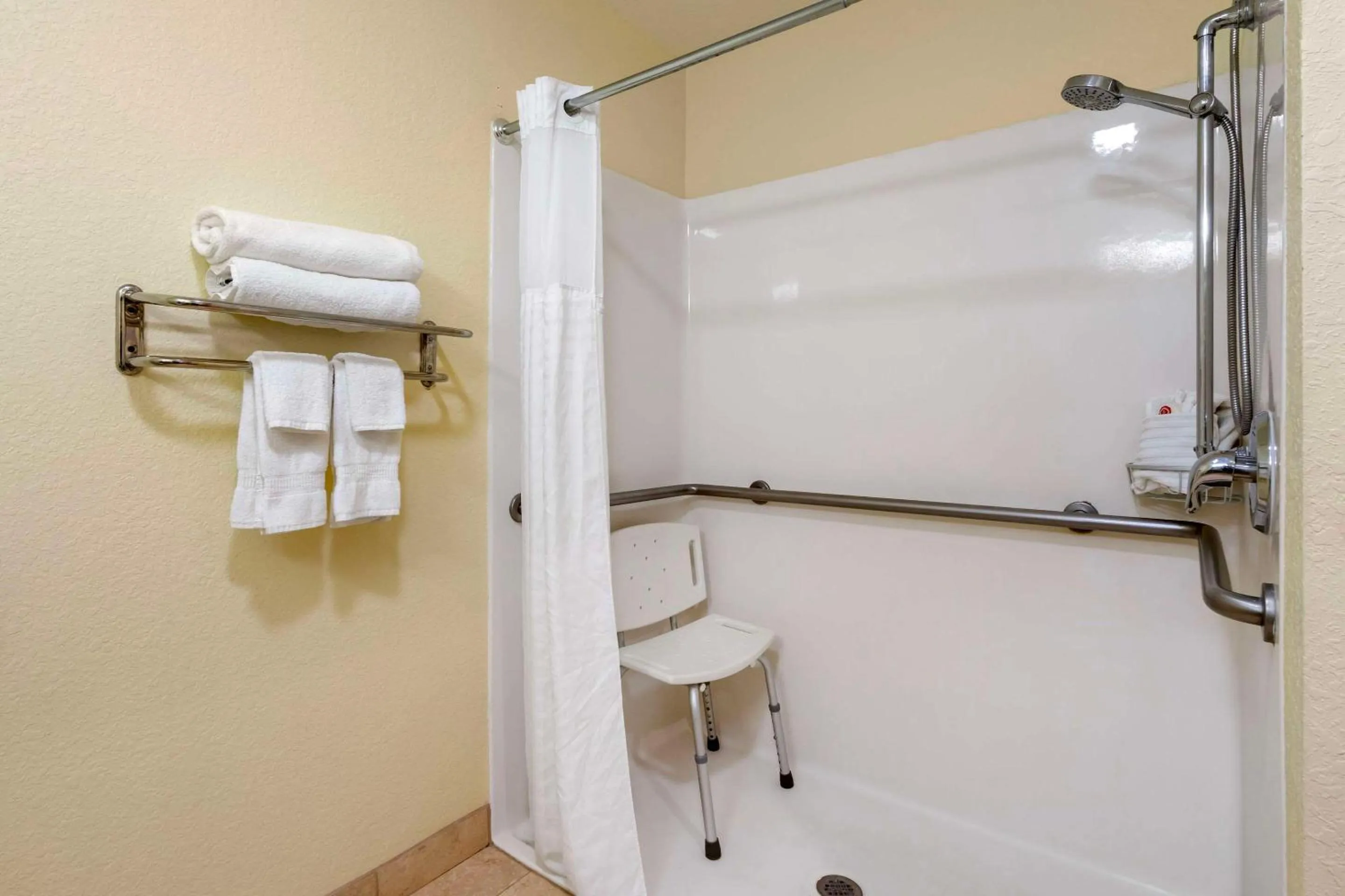 Bedroom in Comfort Inn & Suites Northeast - Gateway