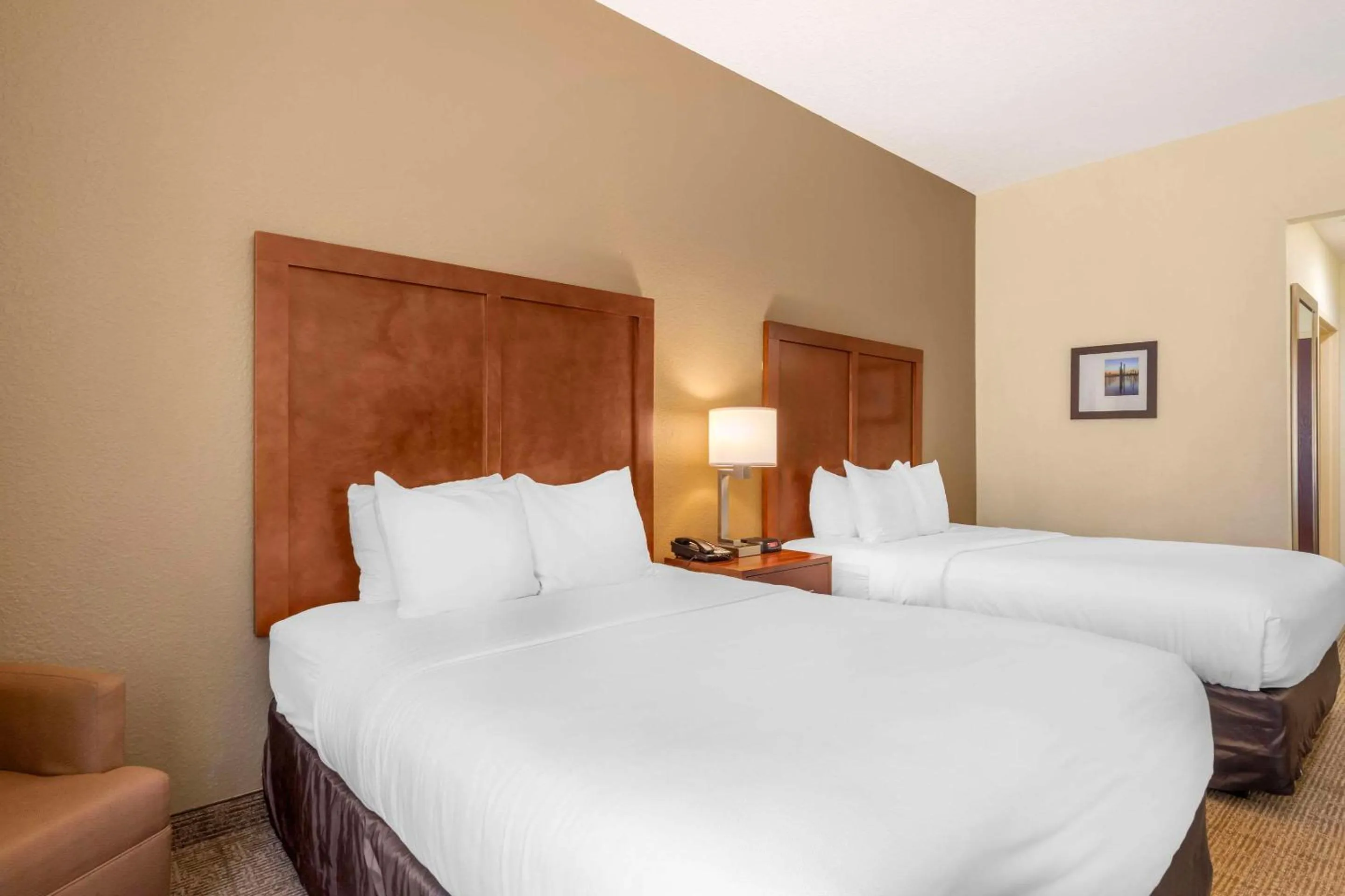 Bedroom, Bed in Comfort Inn & Suites Northeast - Gateway