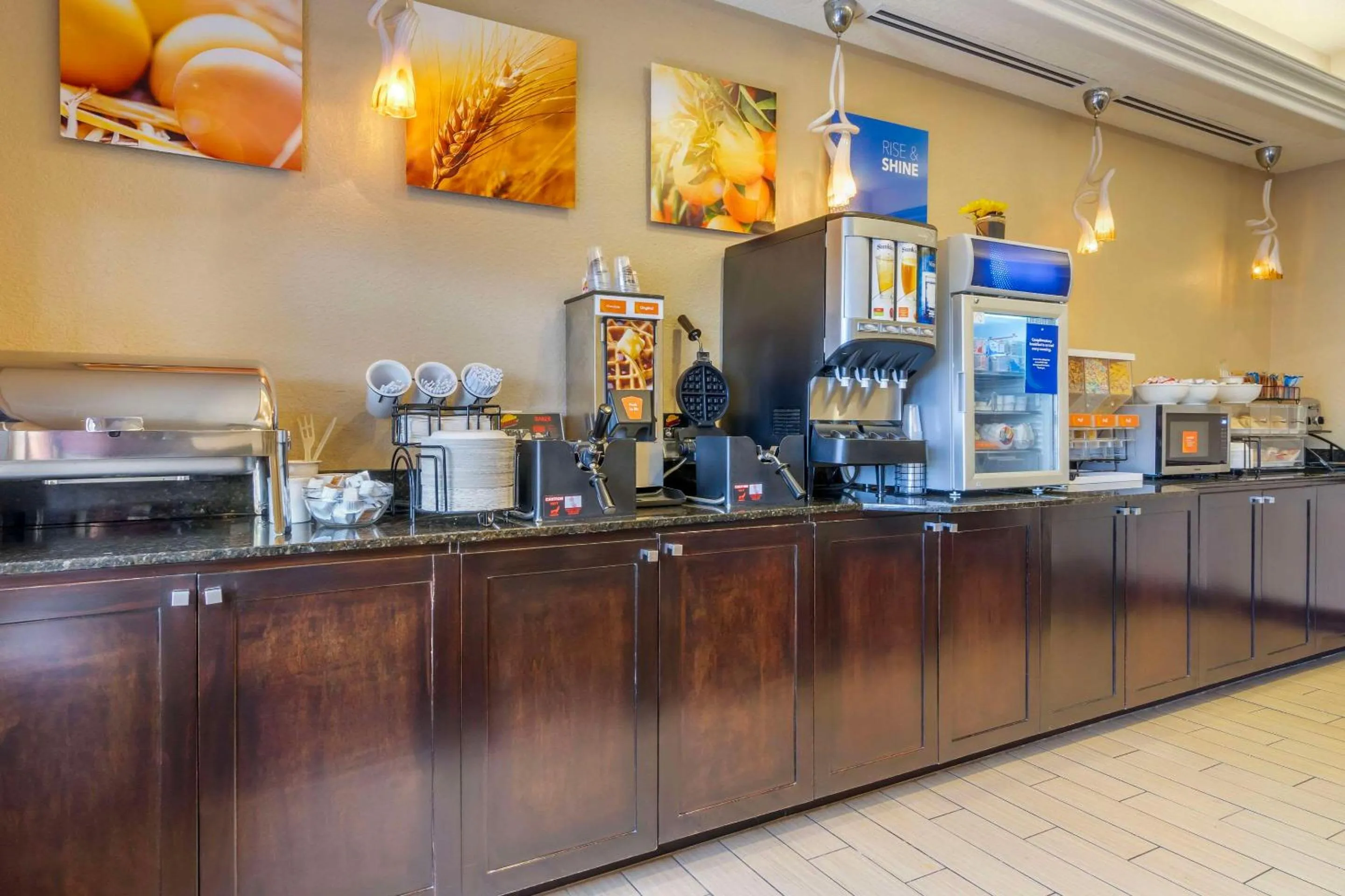 Breakfast in Comfort Inn & Suites Northeast - Gateway