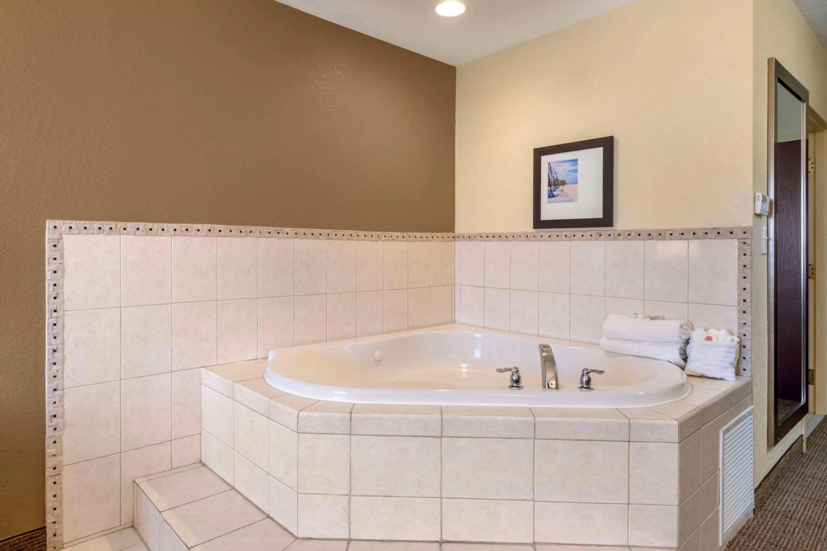 Bedroom in Comfort Inn & Suites Northeast - Gateway