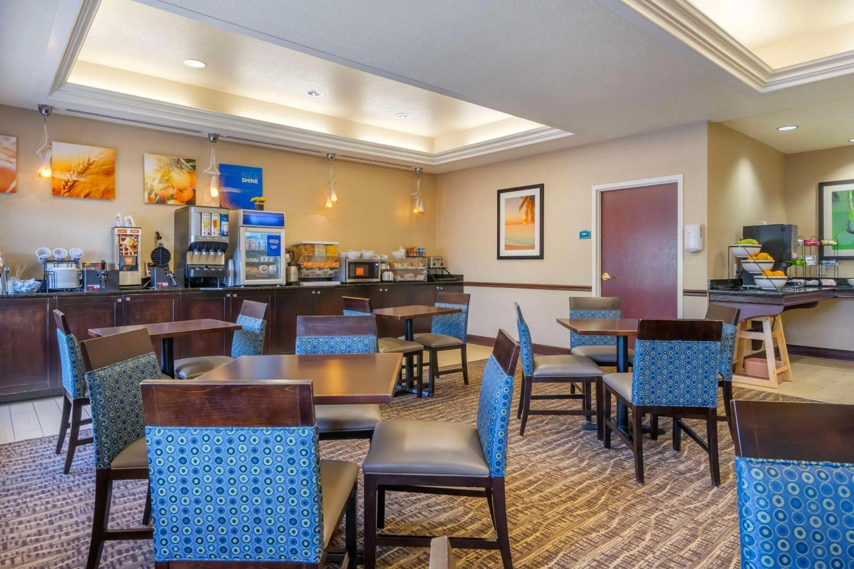 Breakfast in Comfort Inn & Suites Northeast - Gateway