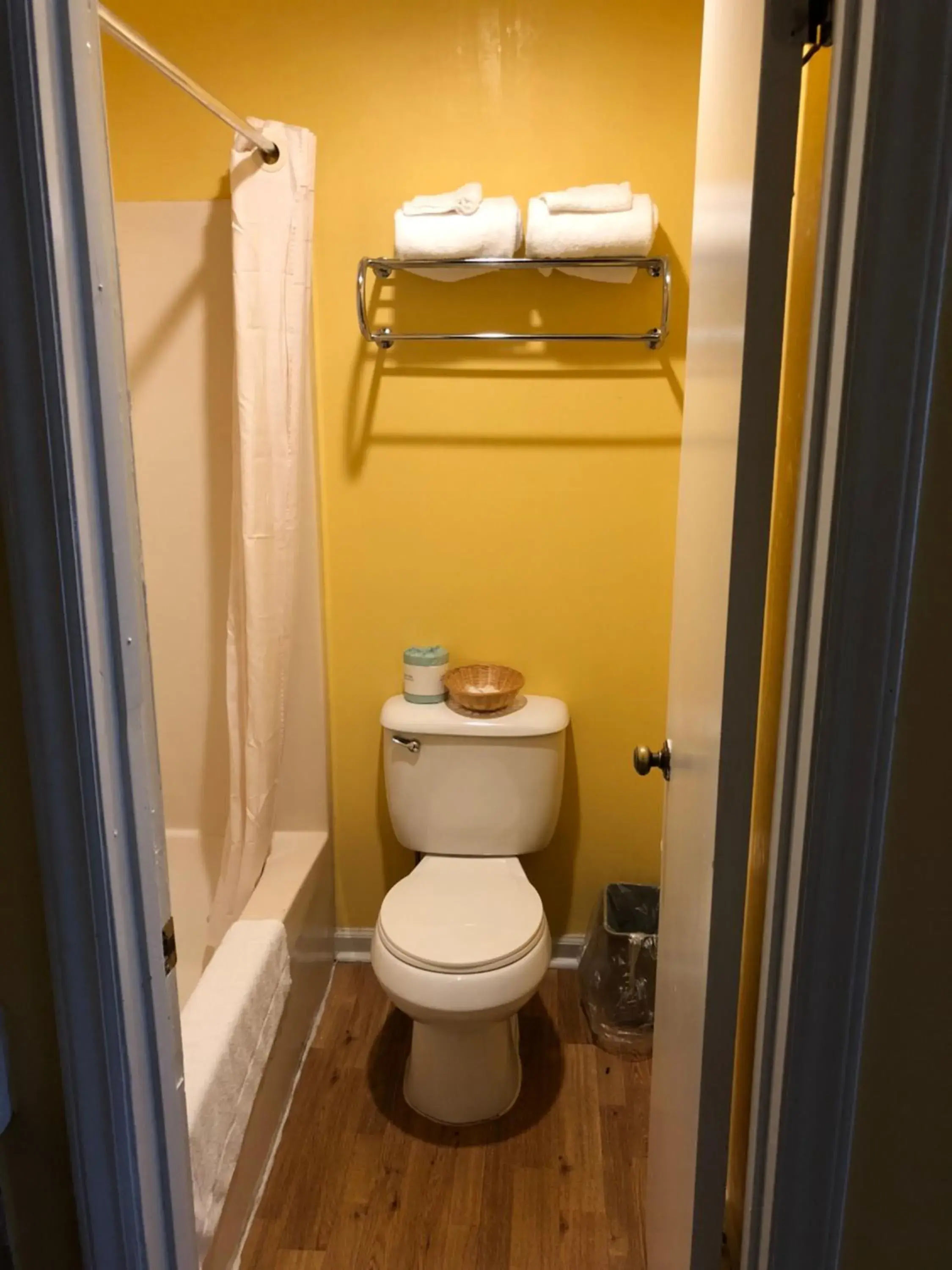 King Room - Smoking in Americas Best Value Inn - Jonesville King Room - Smoking in Americas Best Value Inn - Jonesville