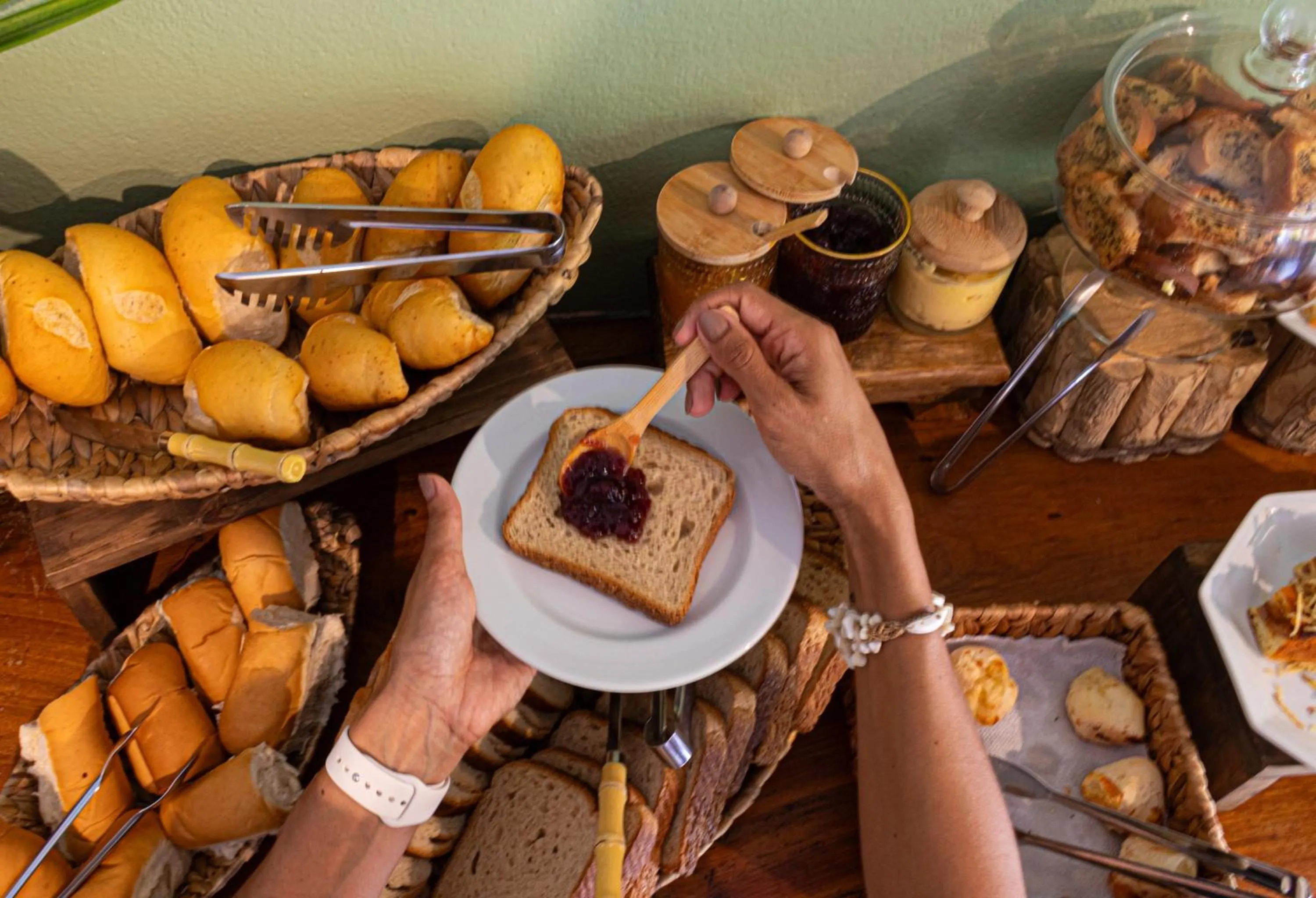 Buffet breakfast in Pousada Encantos de Arraial