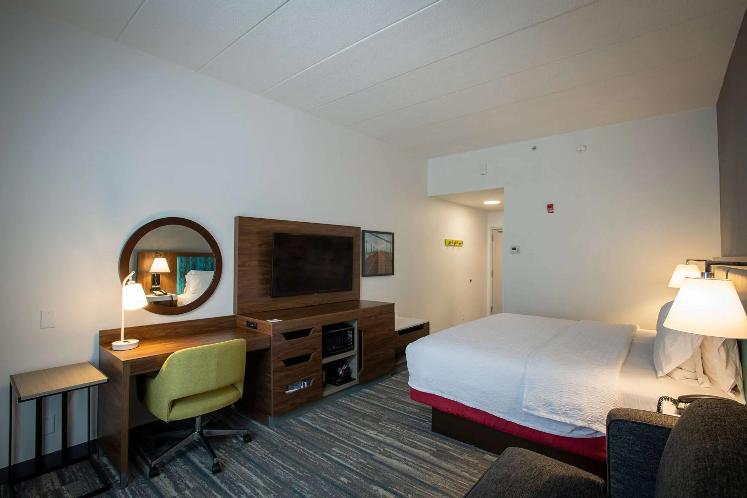 Bedroom, Bed in Hampton Inn Seaford