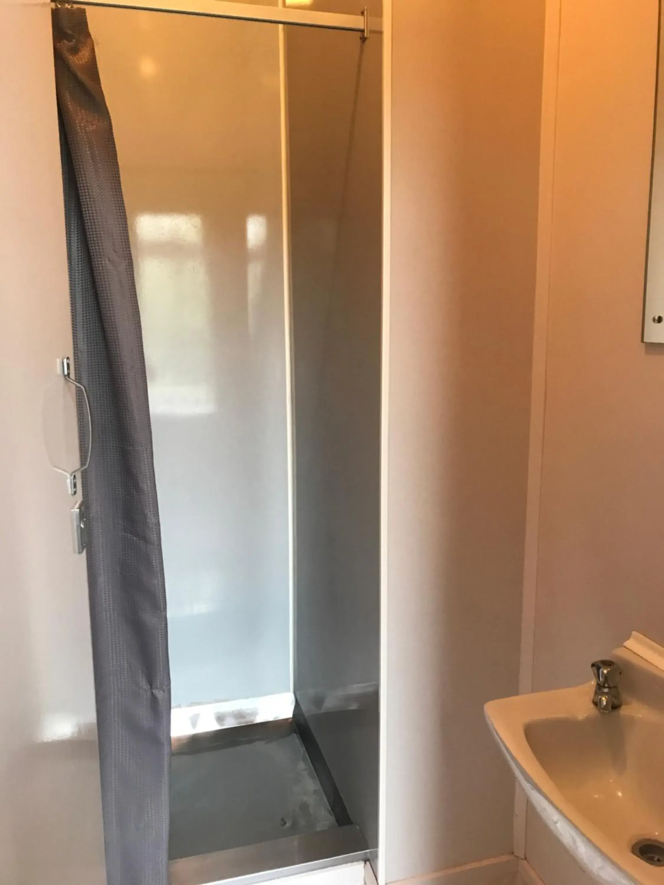 Comfort Triple Room with Shower in Criterion Club Hotel Comfort Triple Room with Shower in Criterion Club Hotel