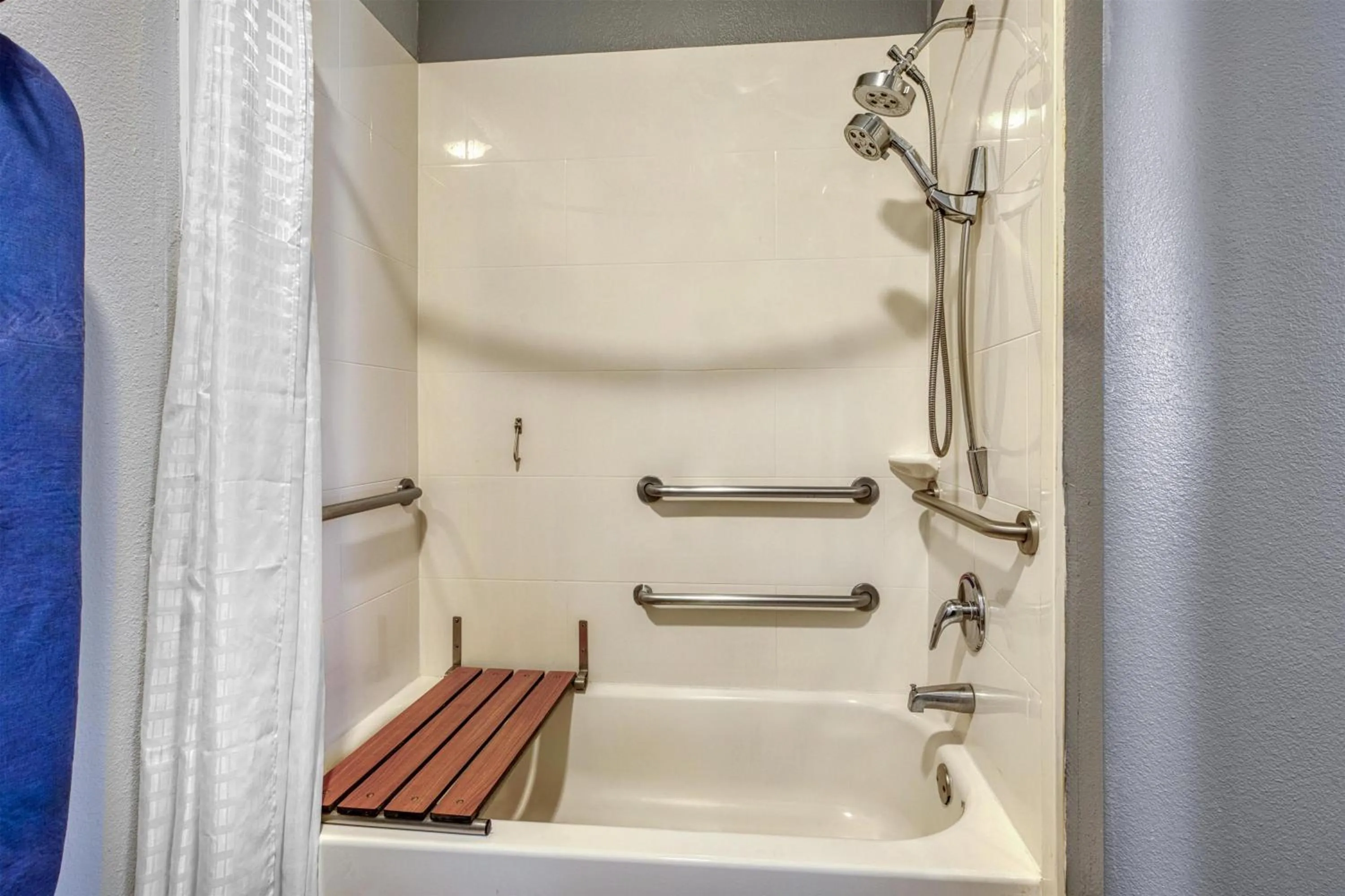 Bathroom in Best Western Lake Conroe Inn