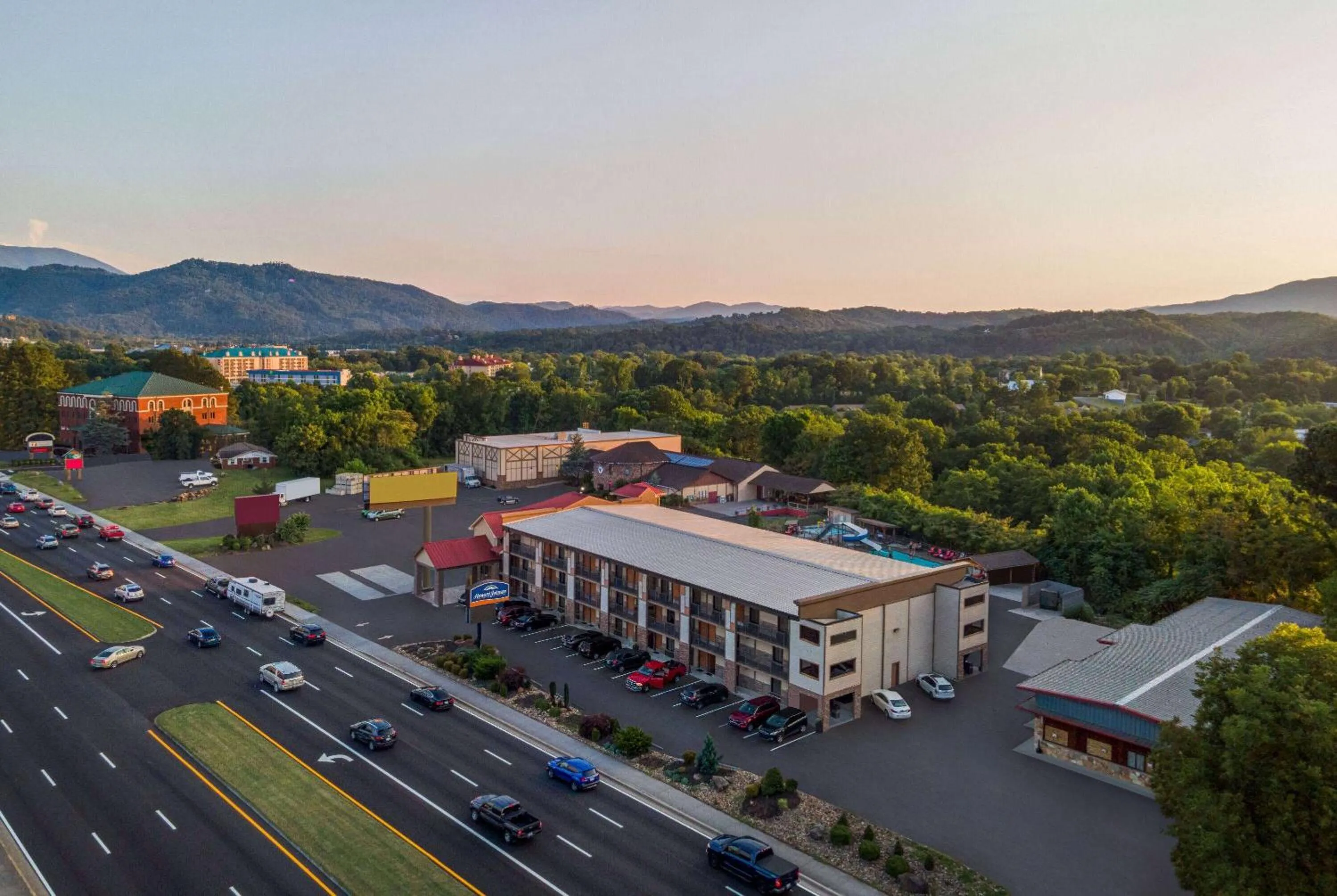 Property building in Howard Johnson by Wyndham Pigeon Forge