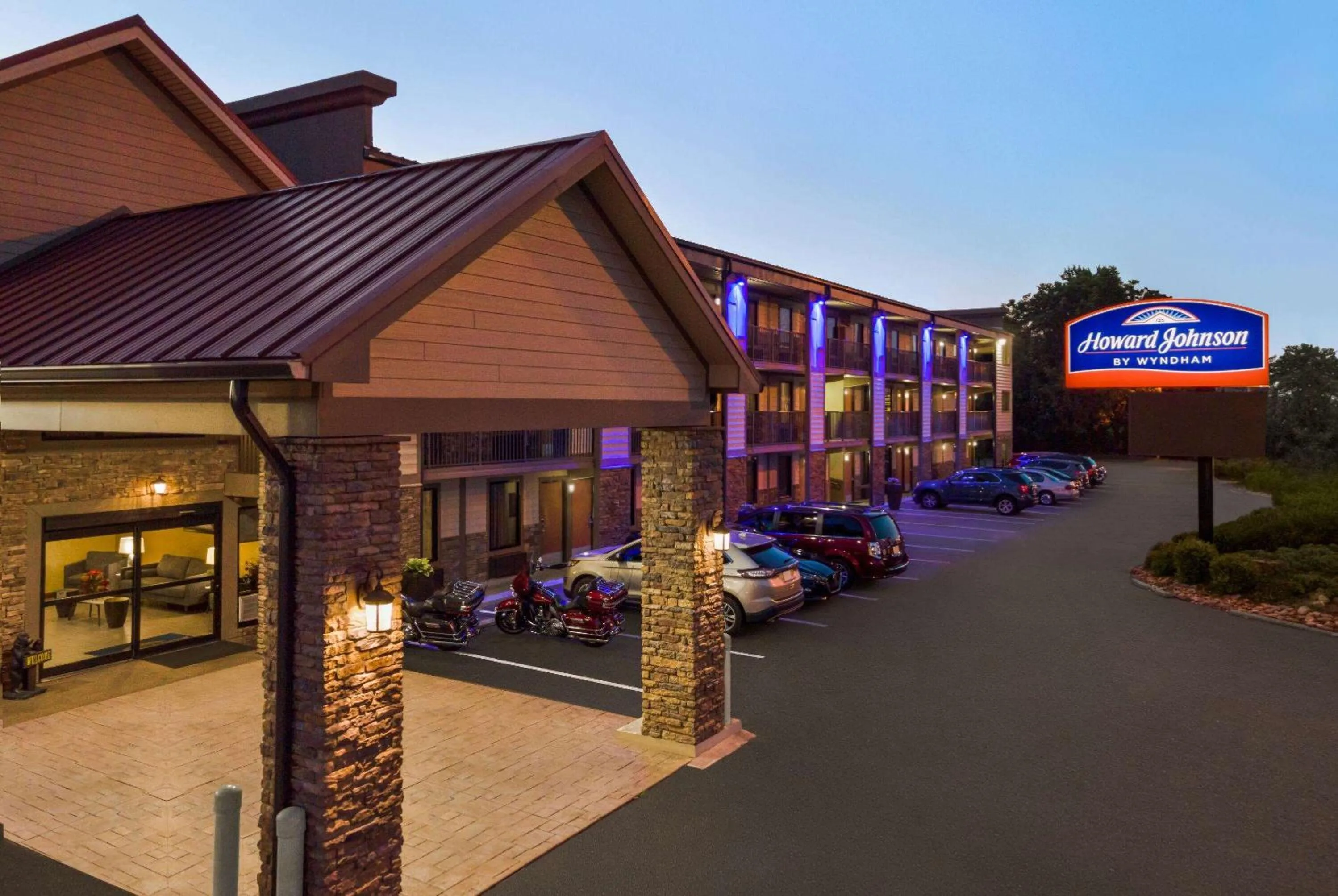 Property building in Howard Johnson by Wyndham Pigeon Forge