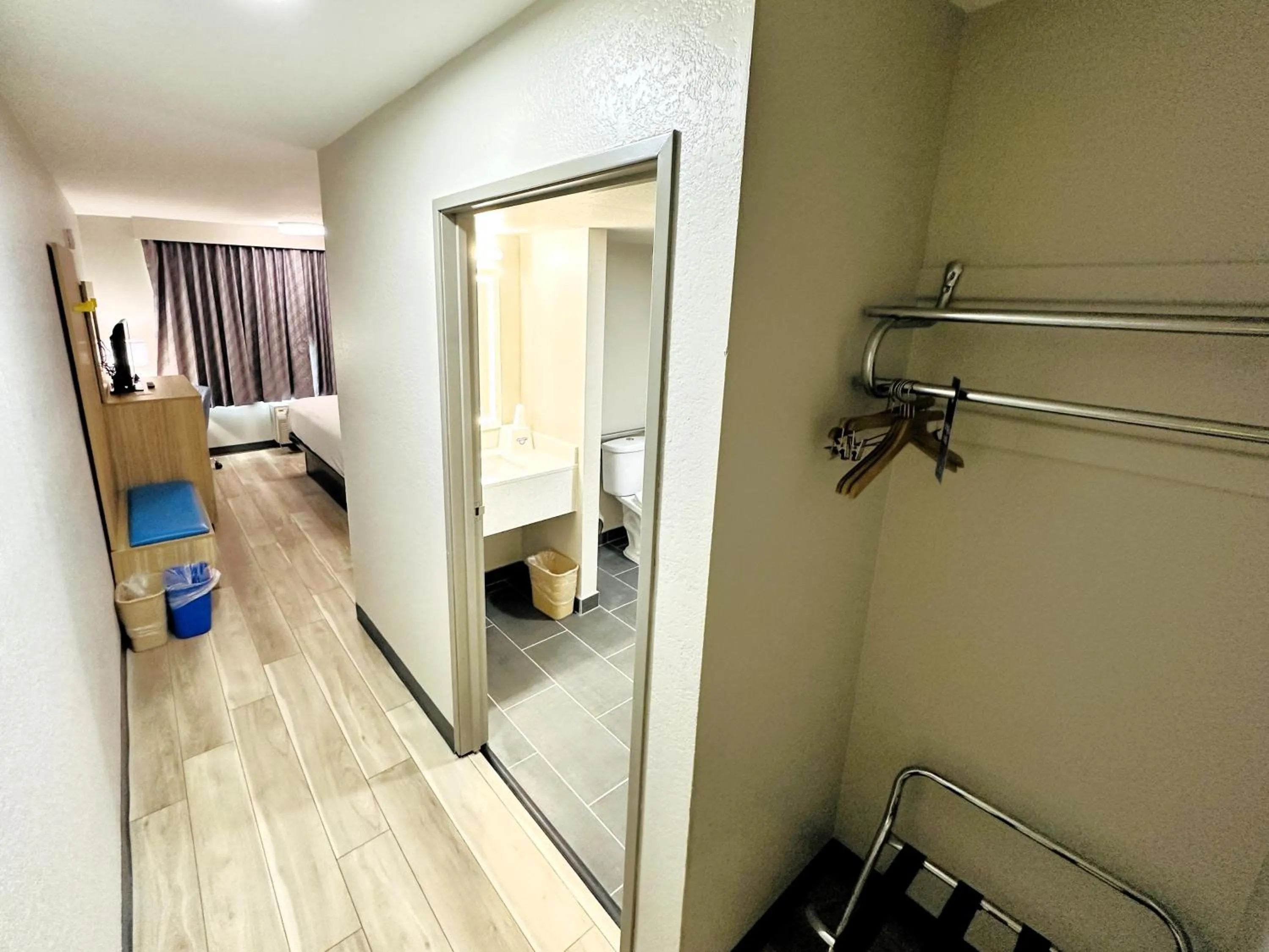 Bedroom in Days Inn by Wyndham Holland