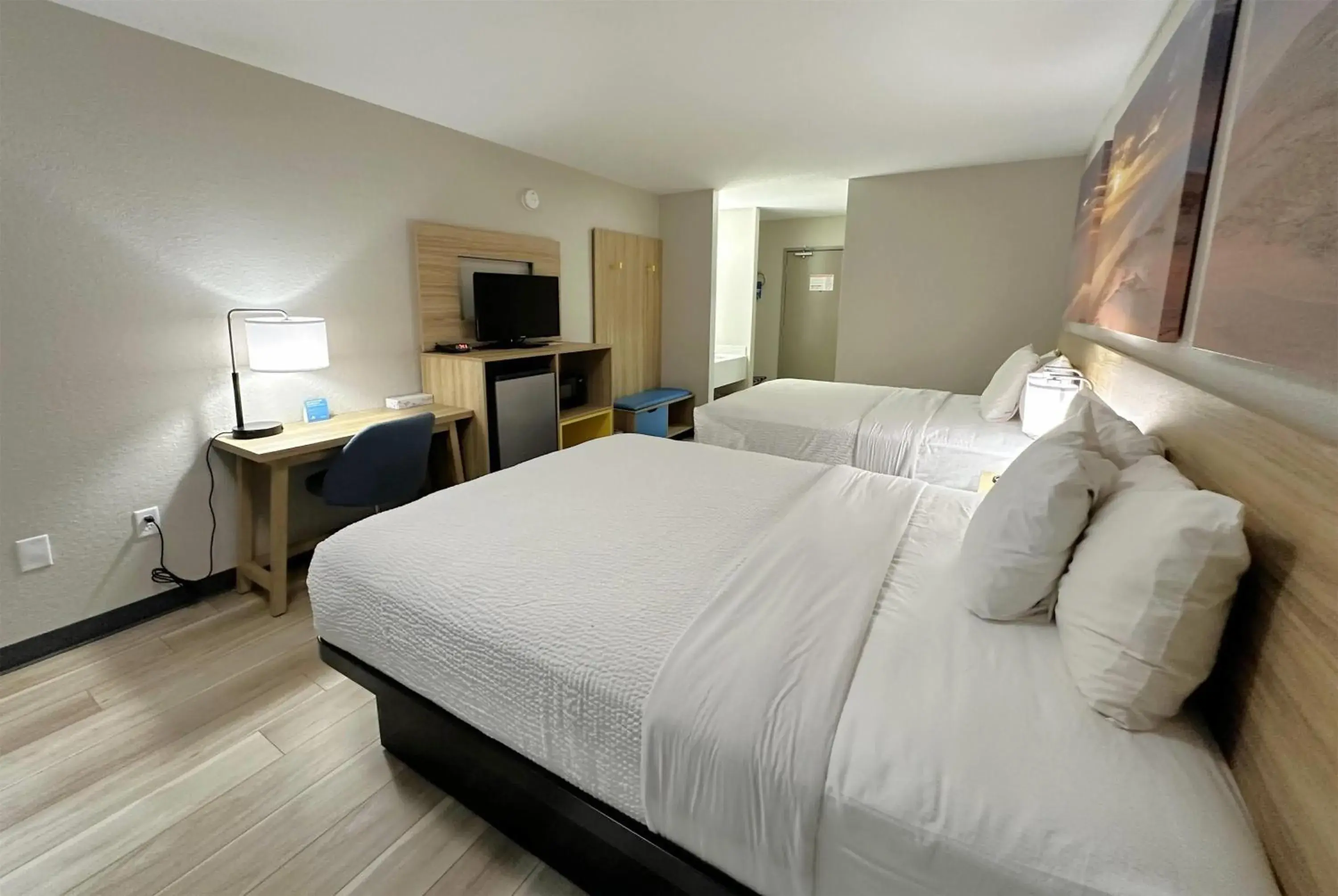 Queen Room with Two Queen Beds - Non-Smoking in Days Inn by Wyndham Holland Queen Room with Two Queen Beds - Non-Smoking in Days Inn by Wyndham Holland