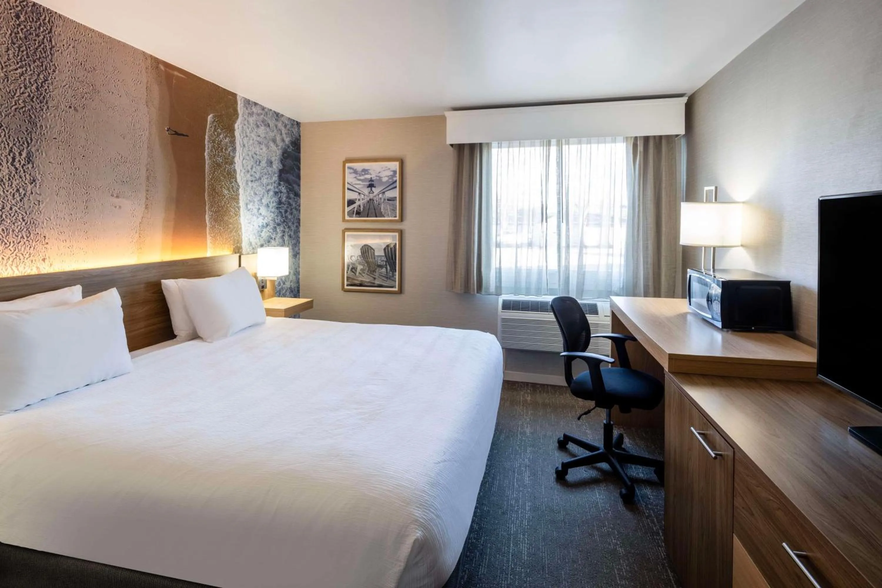 Bedroom, Bed in Aiden by Best Western Cape Cod - West Yarmouth