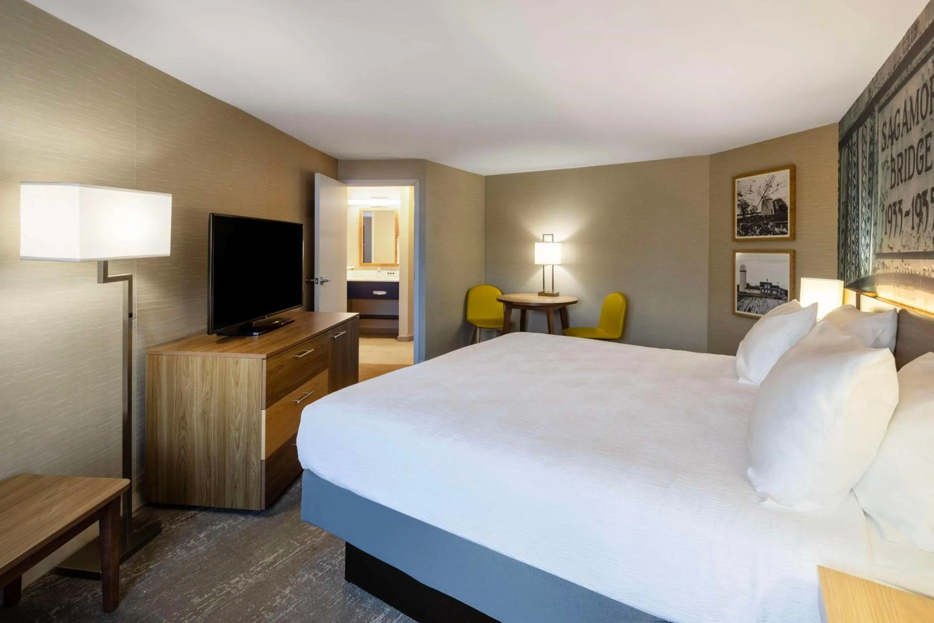 Photo of the whole room, Bed in Aiden by Best Western Cape Cod - West Yarmouth