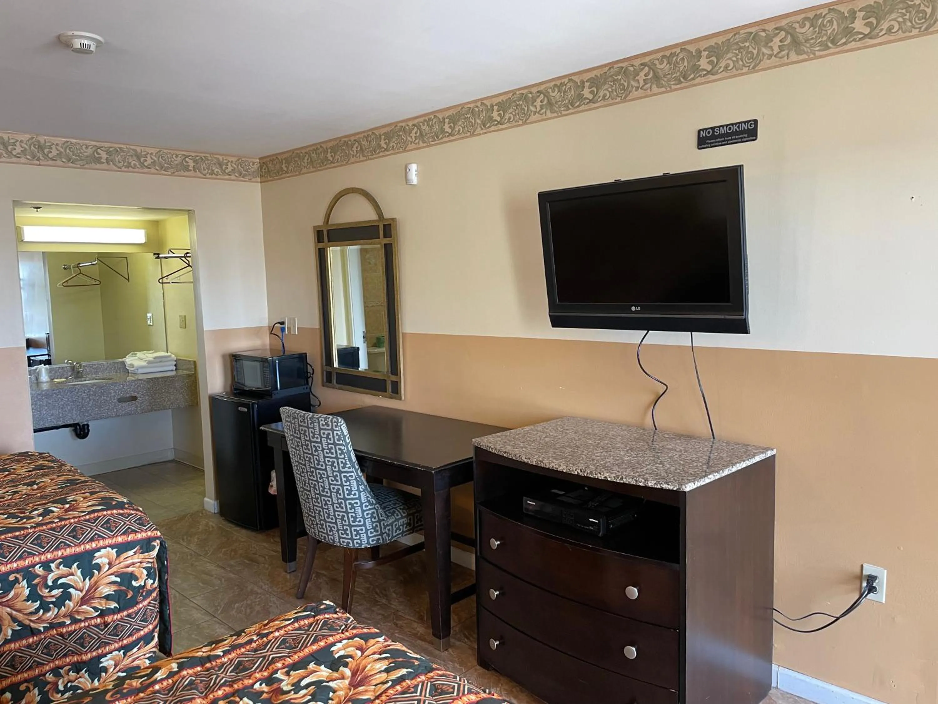 TV and multimedia in Sea Palace Inn