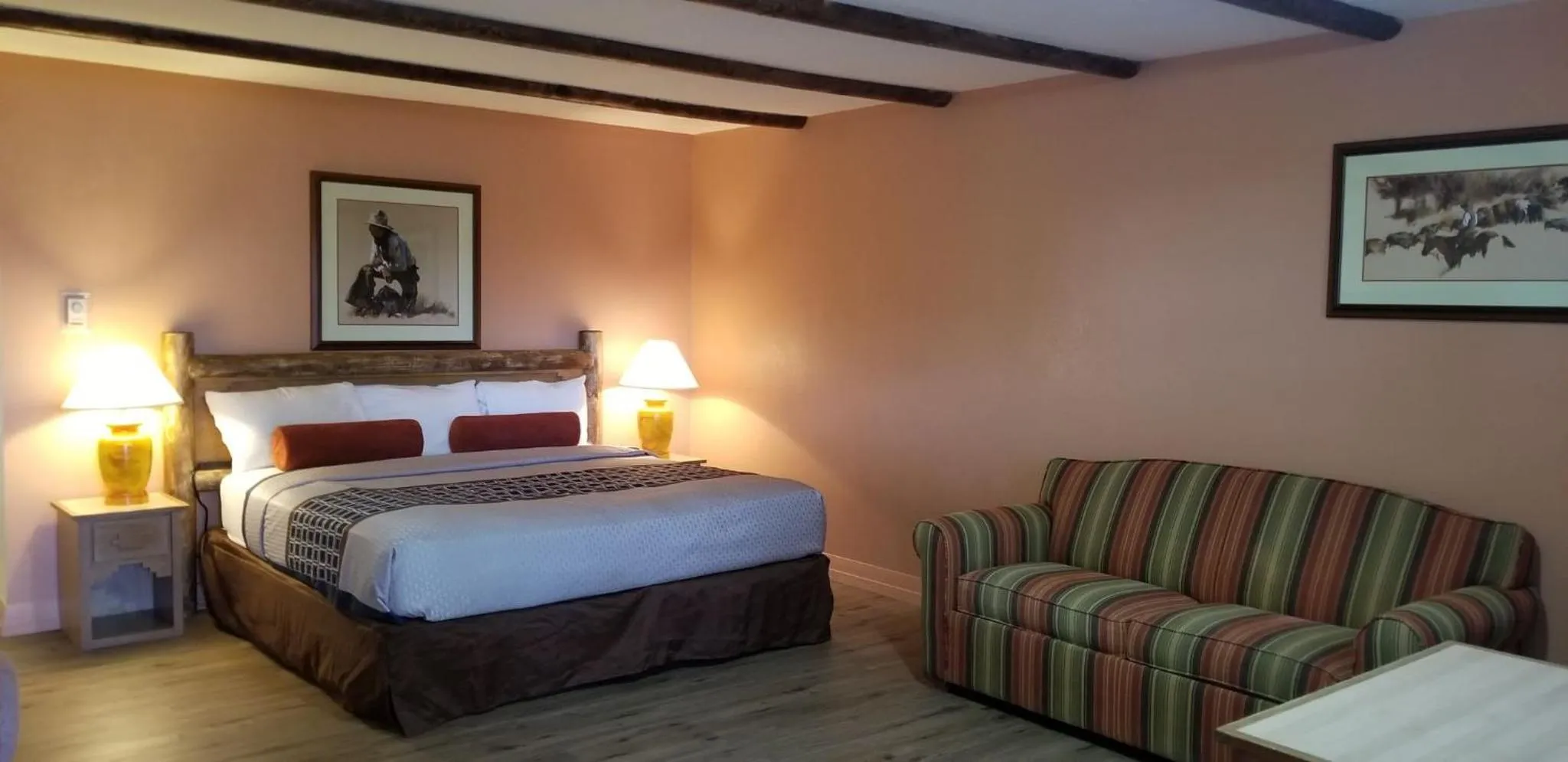 Restaurant/places to eat, Bed in Casa Lemus Inn