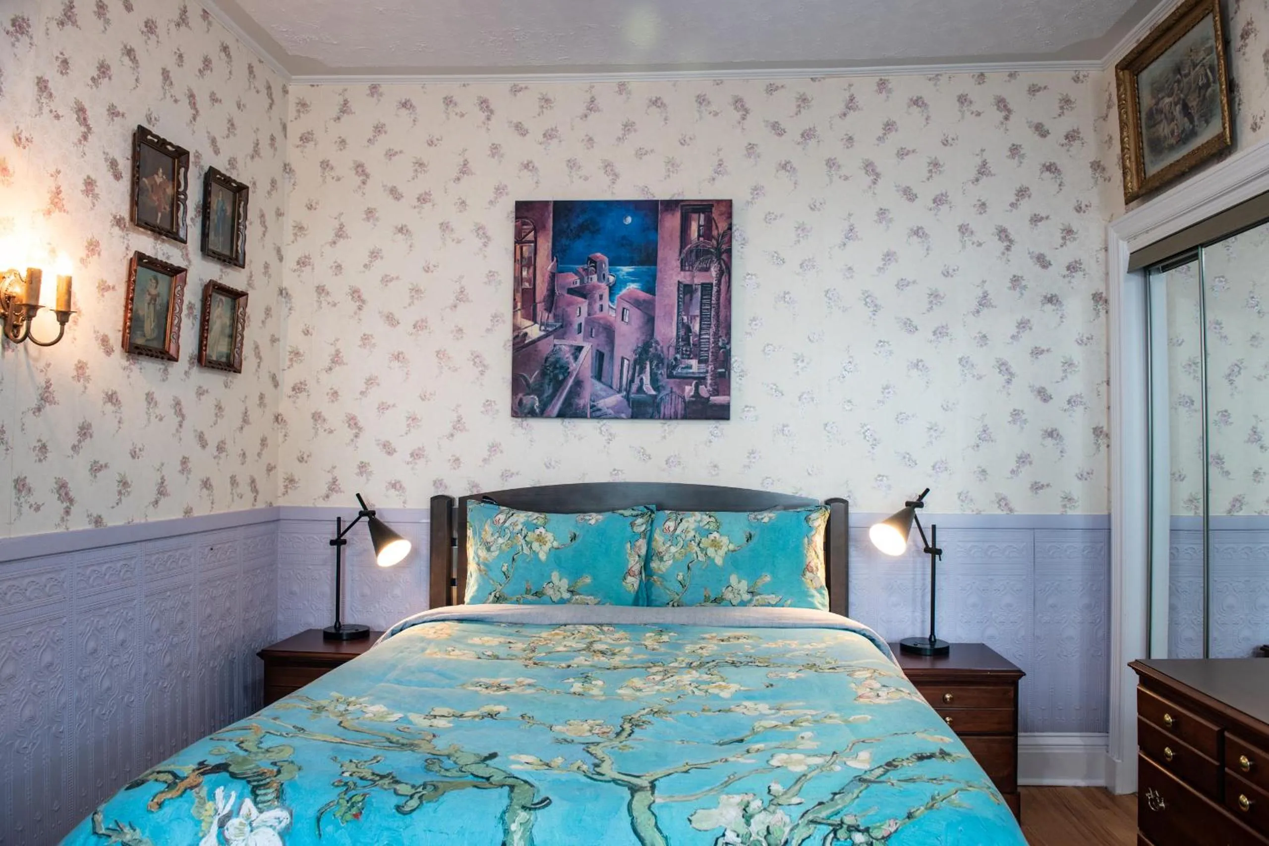 Bed in Prince Street Suites