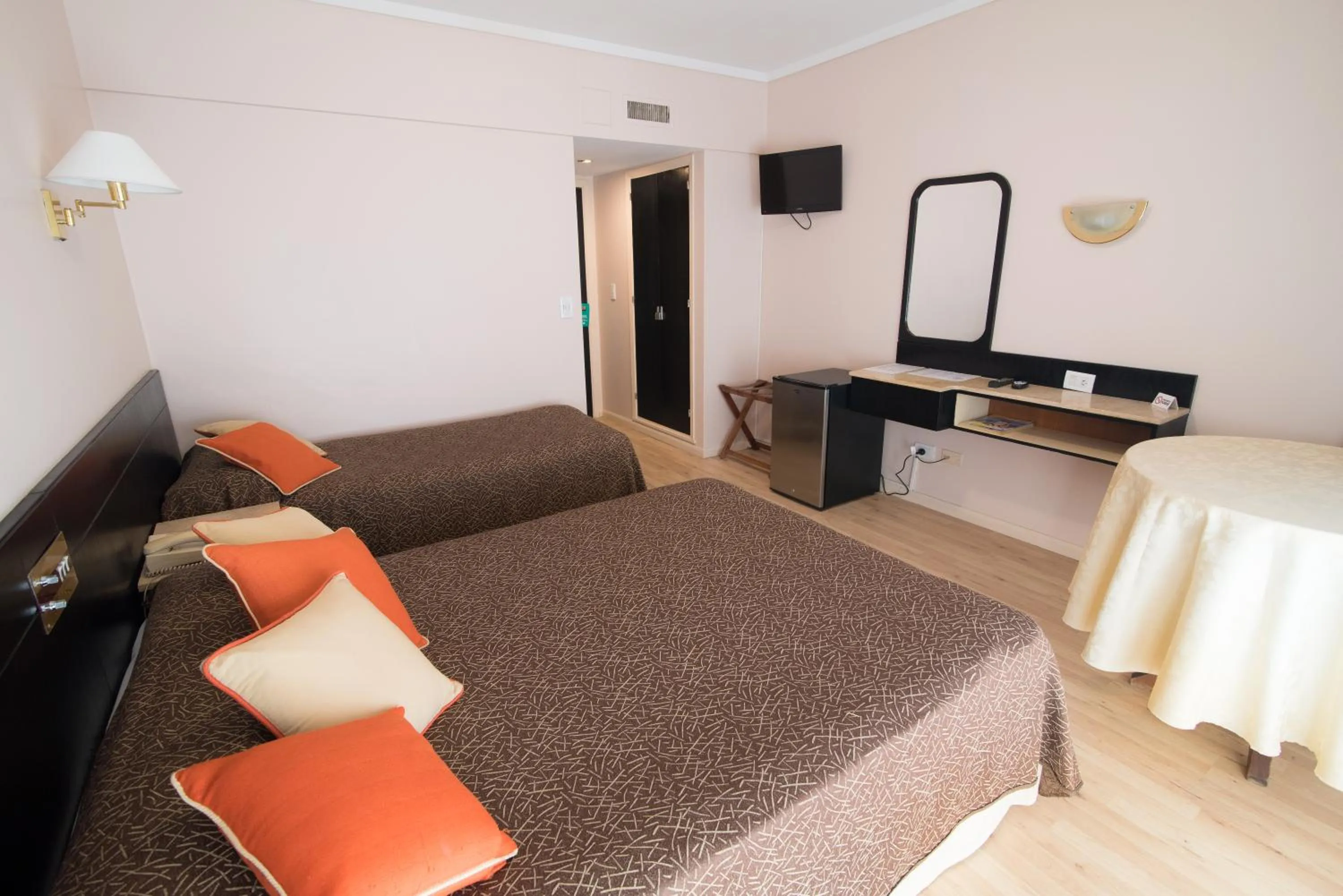 Photo of the whole room, Bed in Gran Hotel Continental