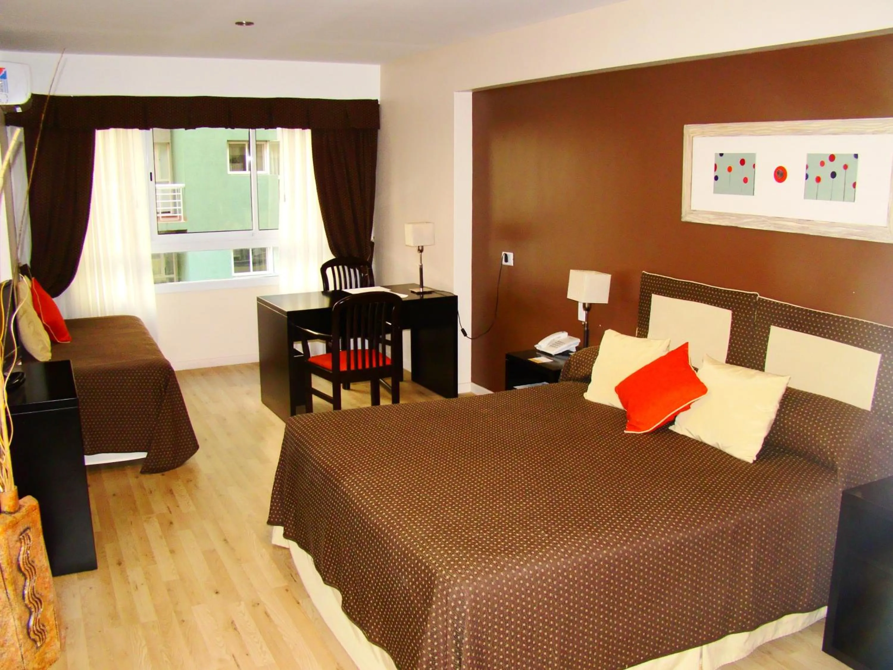 Photo of the whole room, Bed in Gran Hotel Continental