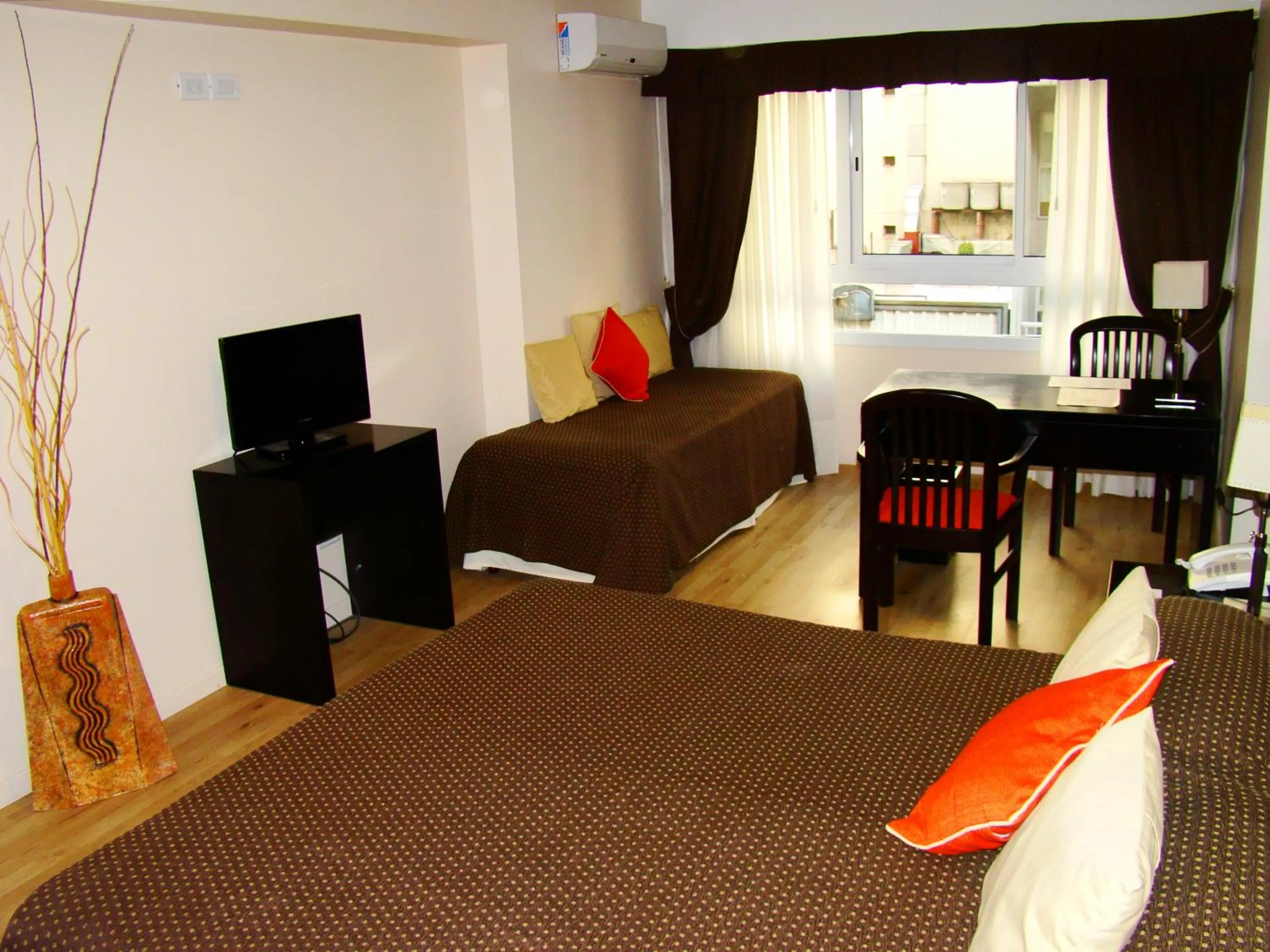 Photo of the whole room, Bed in Gran Hotel Continental