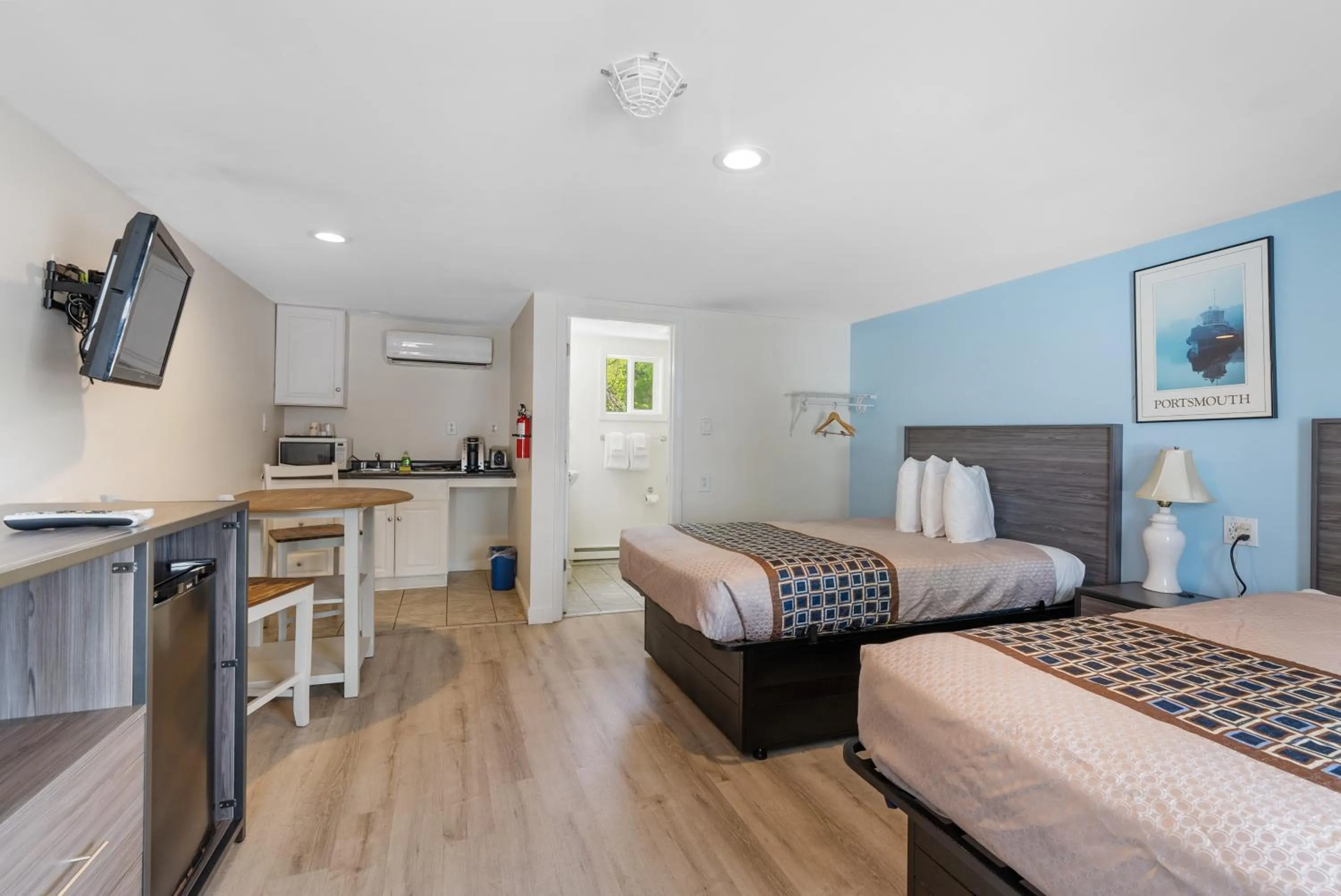 Bed in Ne'r Beach Motel