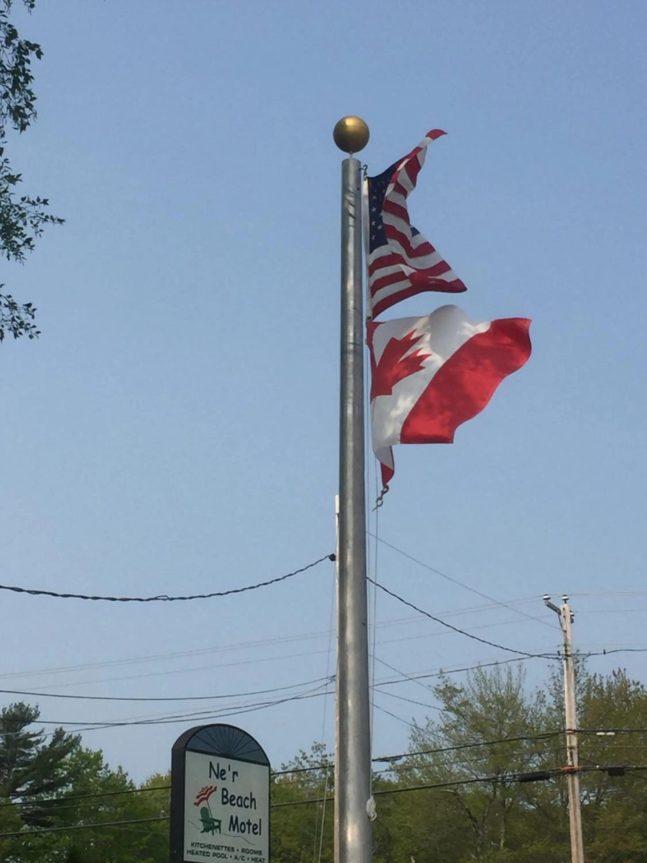 Decorative detail in Ne'r Beach Motel