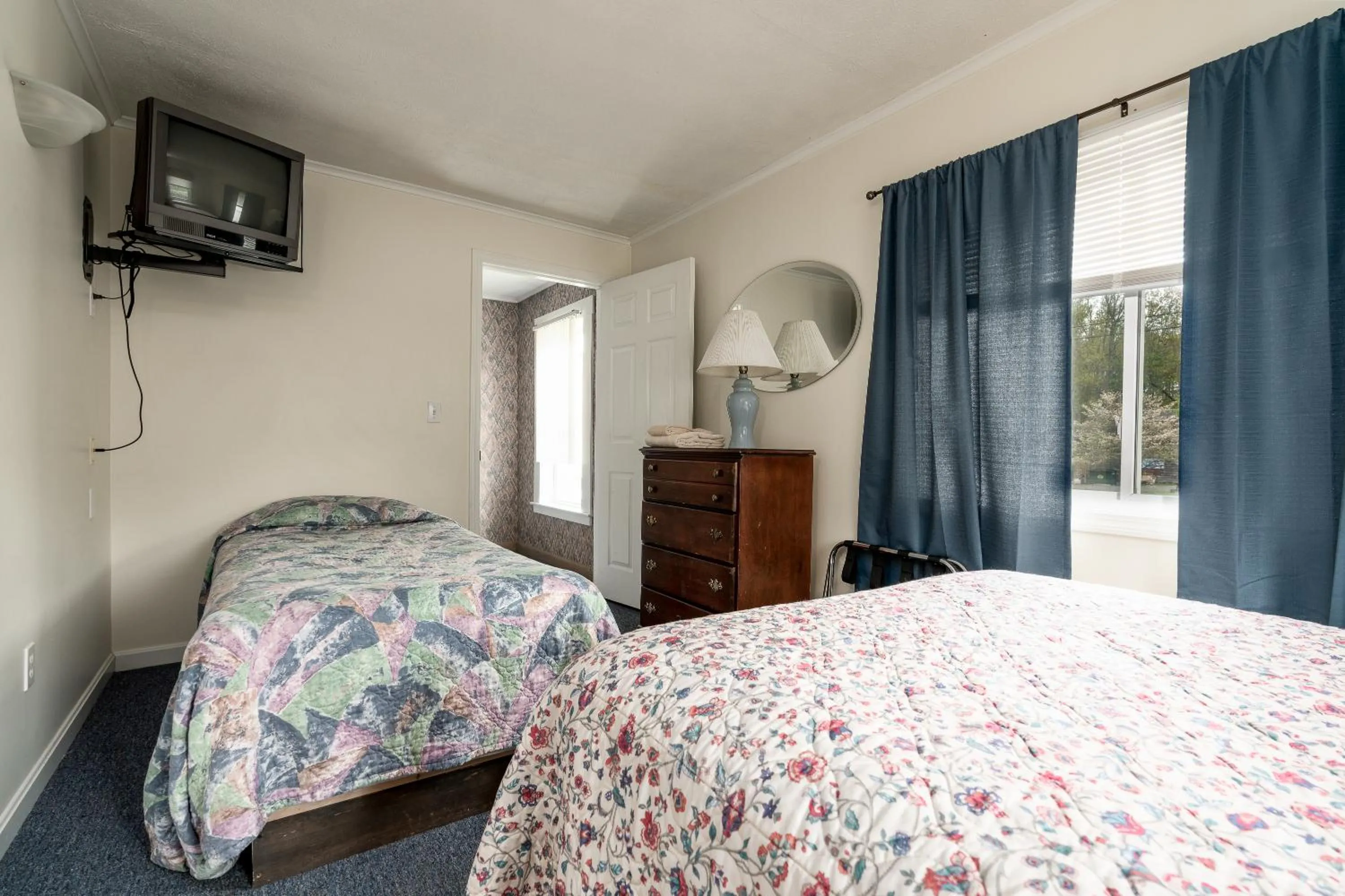 Bed in Ne'r Beach Motel