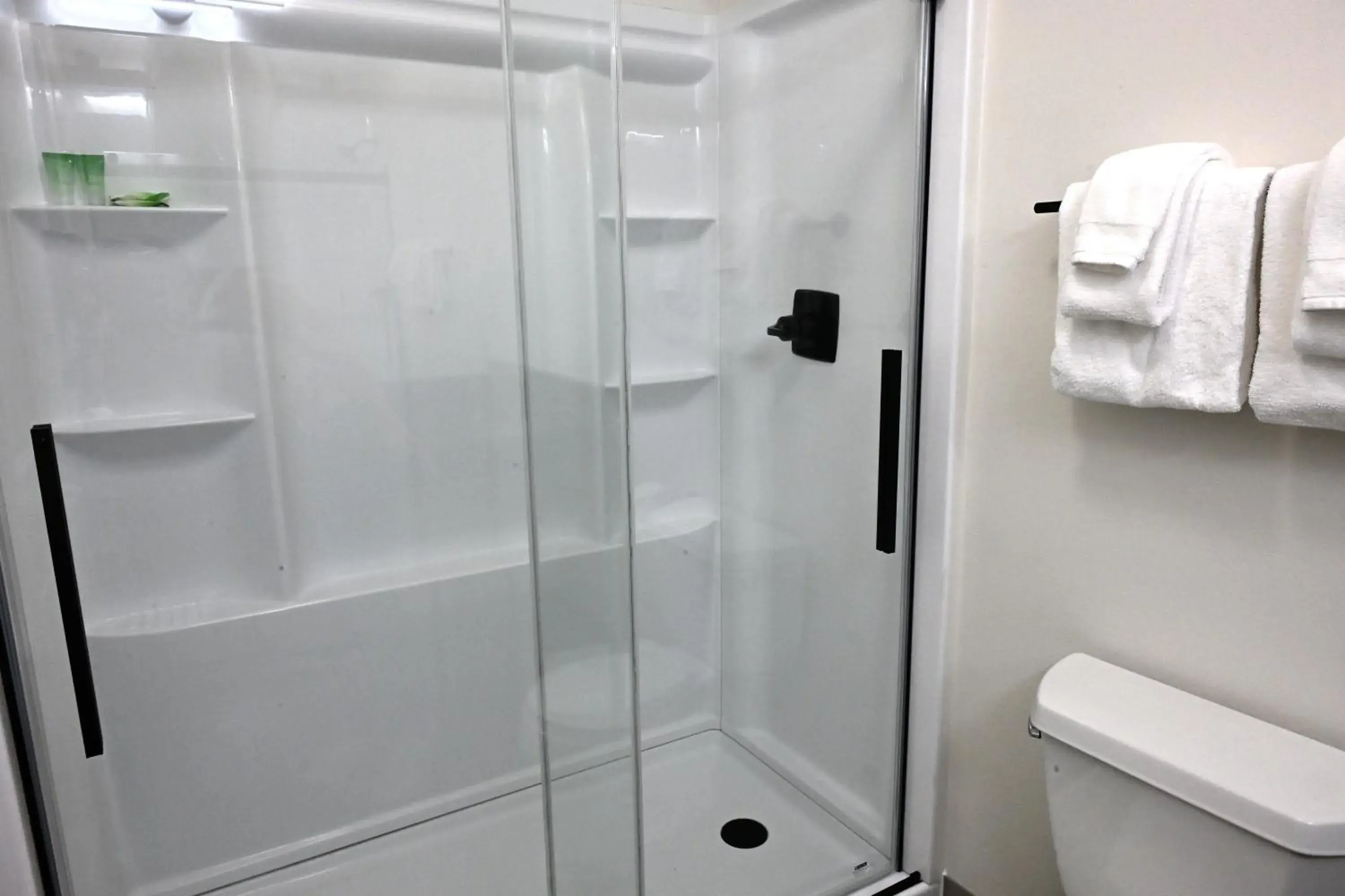 Deluxe Queen Room with Two Queen Beds in Puffin Inn Deluxe Queen Room with Two Queen Beds in Puffin Inn