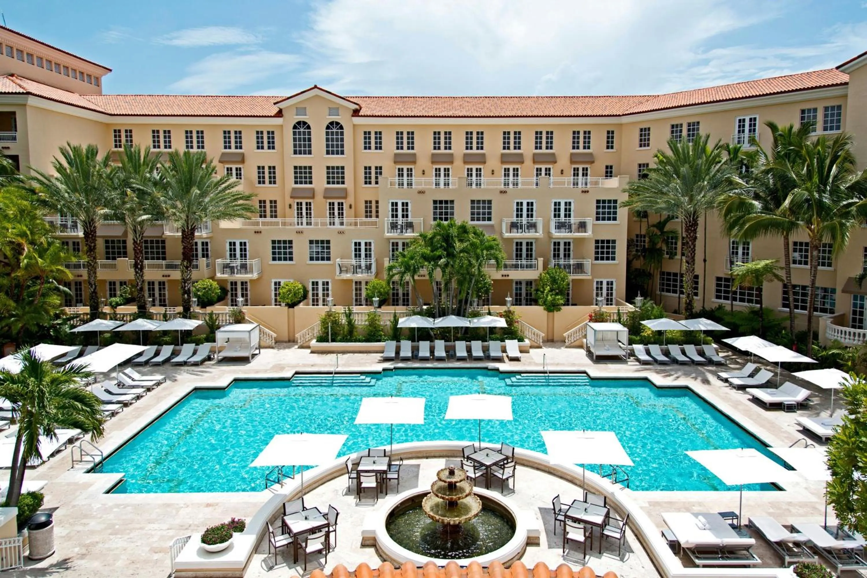 Swimming pool in JW Marriott Miami Turnberry Resort & Spa