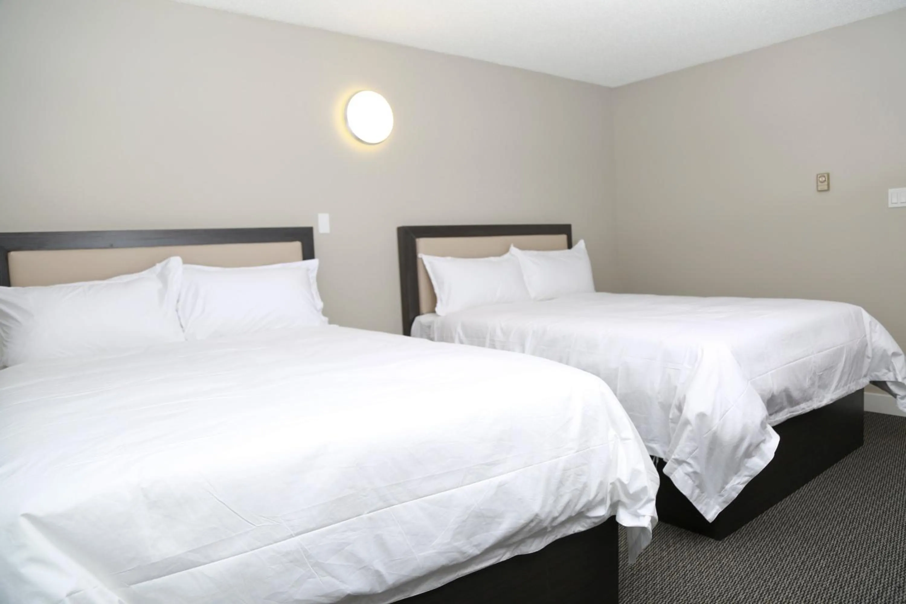 Bedroom, Bed in Valemount Vacation Inn