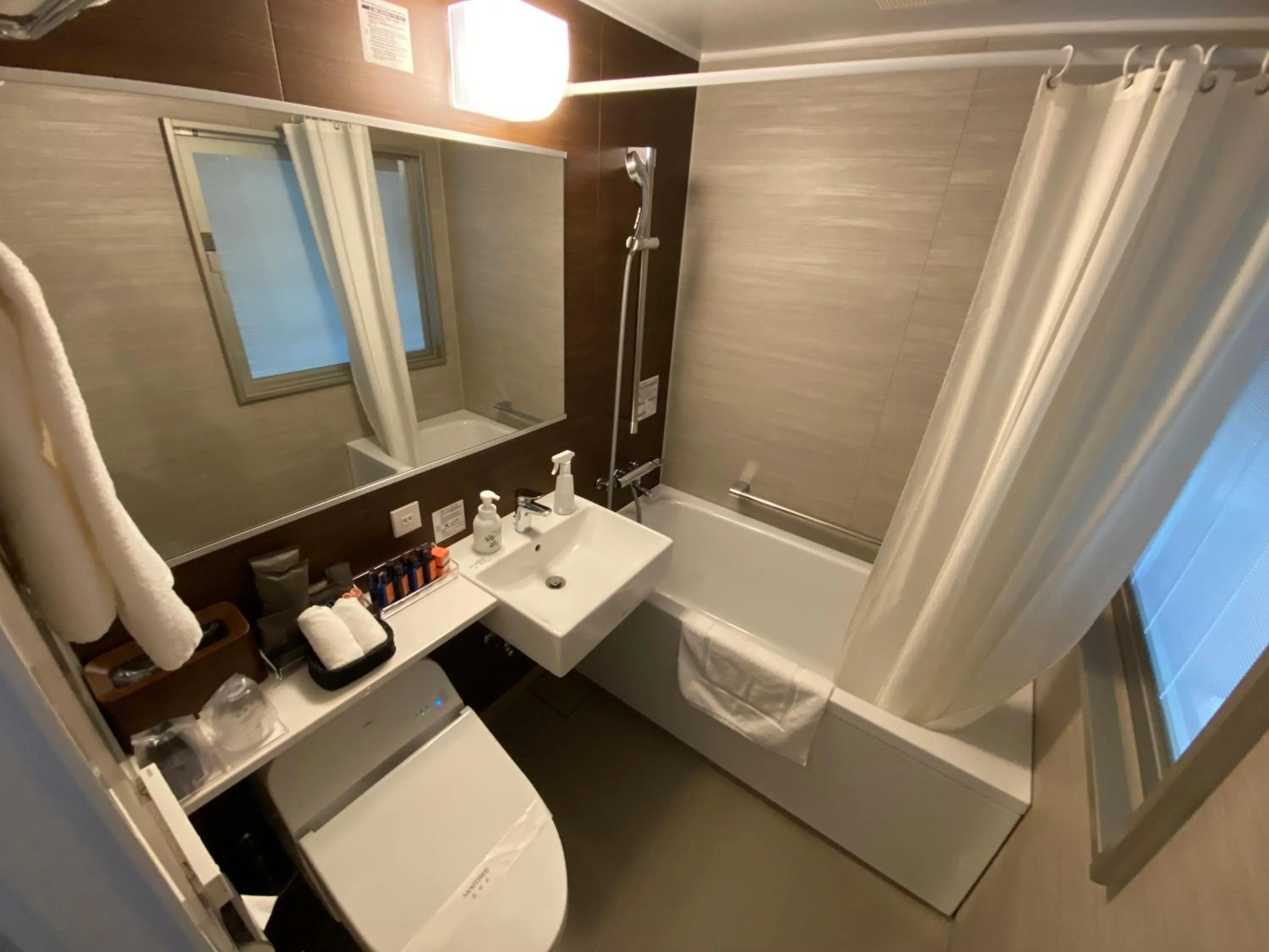 Shower in Kowakuen Haruka