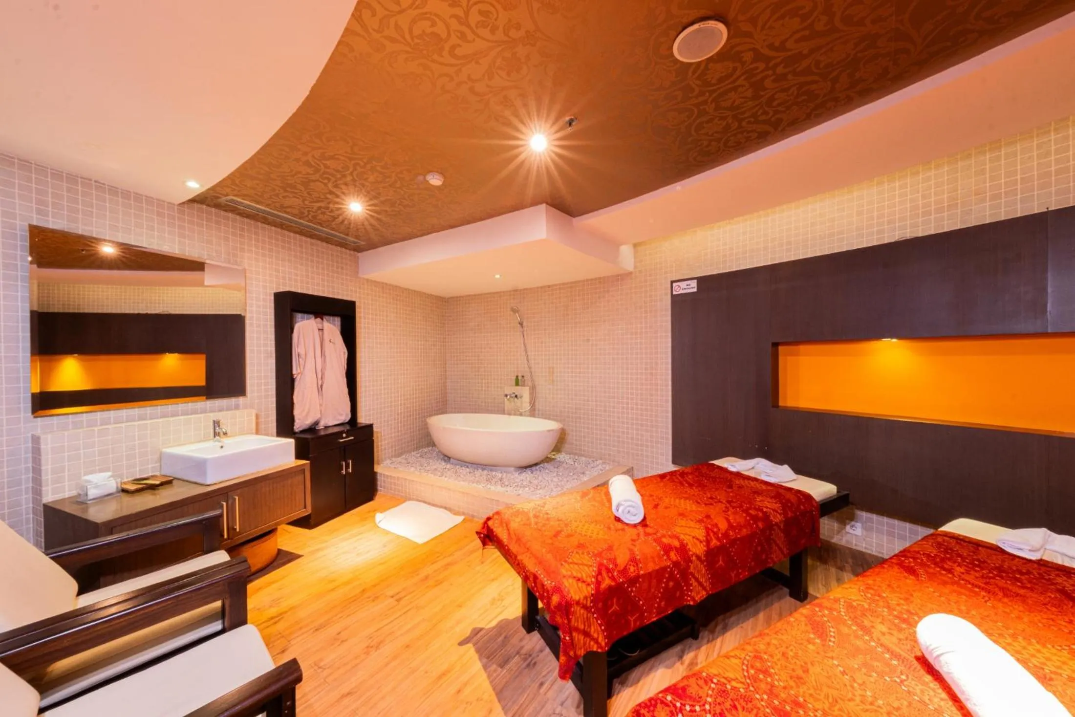 Spa and wellness centre/facilities, Bed in Grand Jatra Hotel Balikpapan
