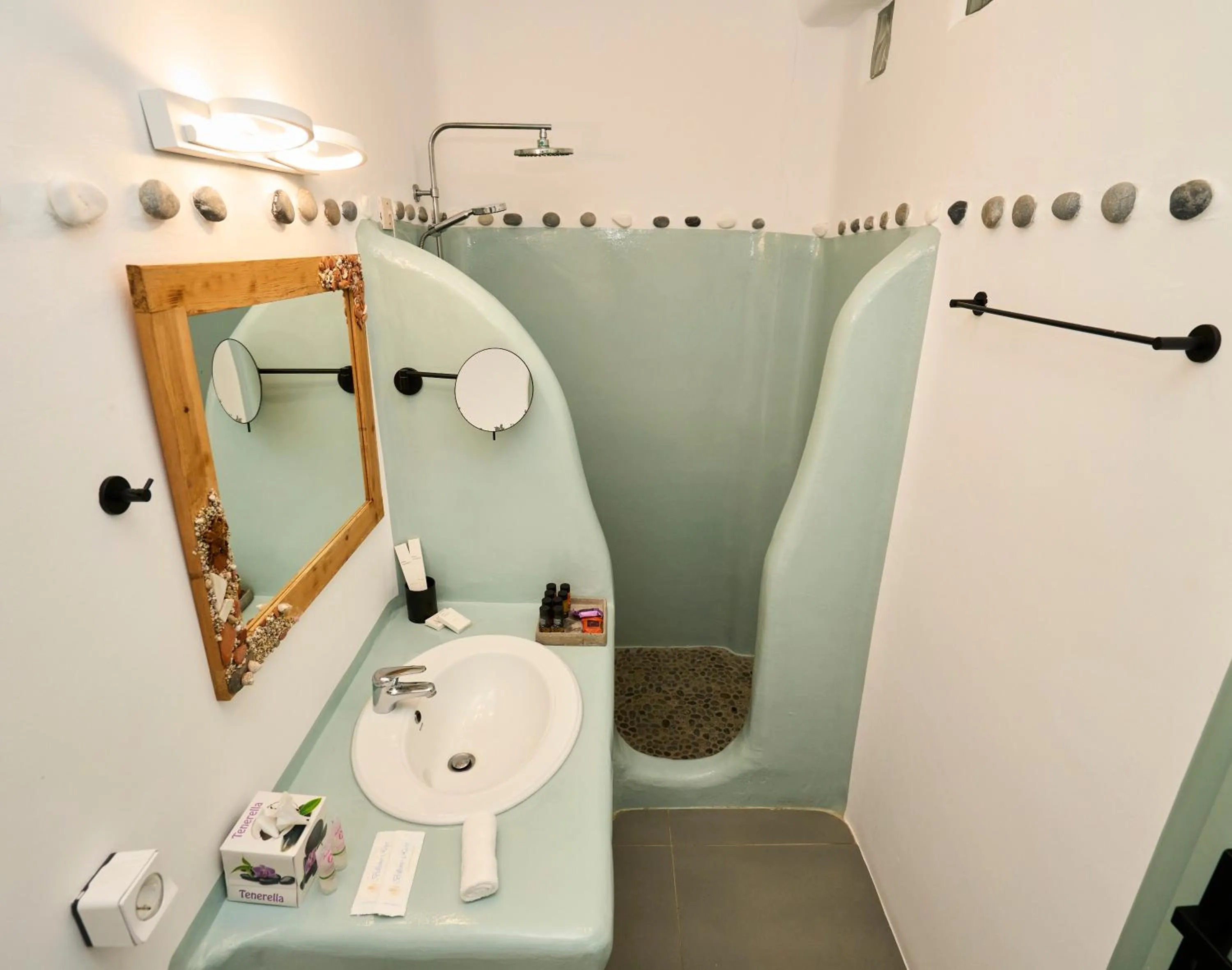 Shower in Bellissimo Resort