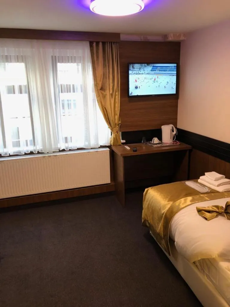 Photo of the whole room, Bed in Hotel im Anker